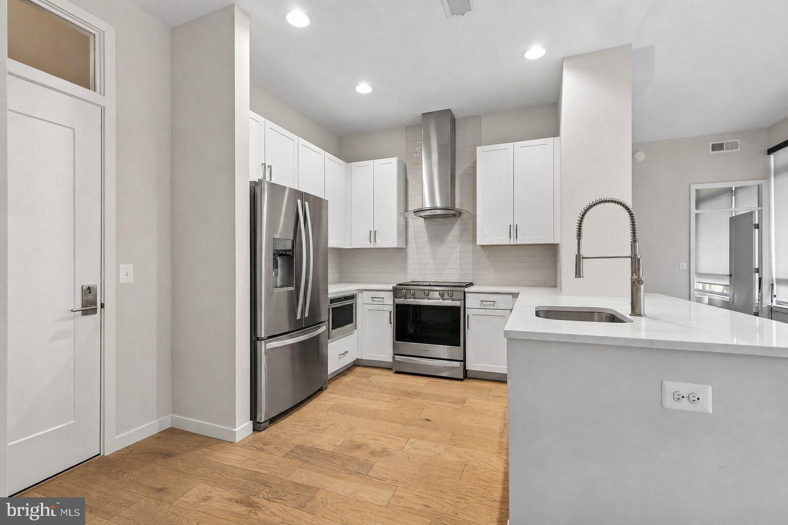 2000 CLARENDON BOULEVARD 203