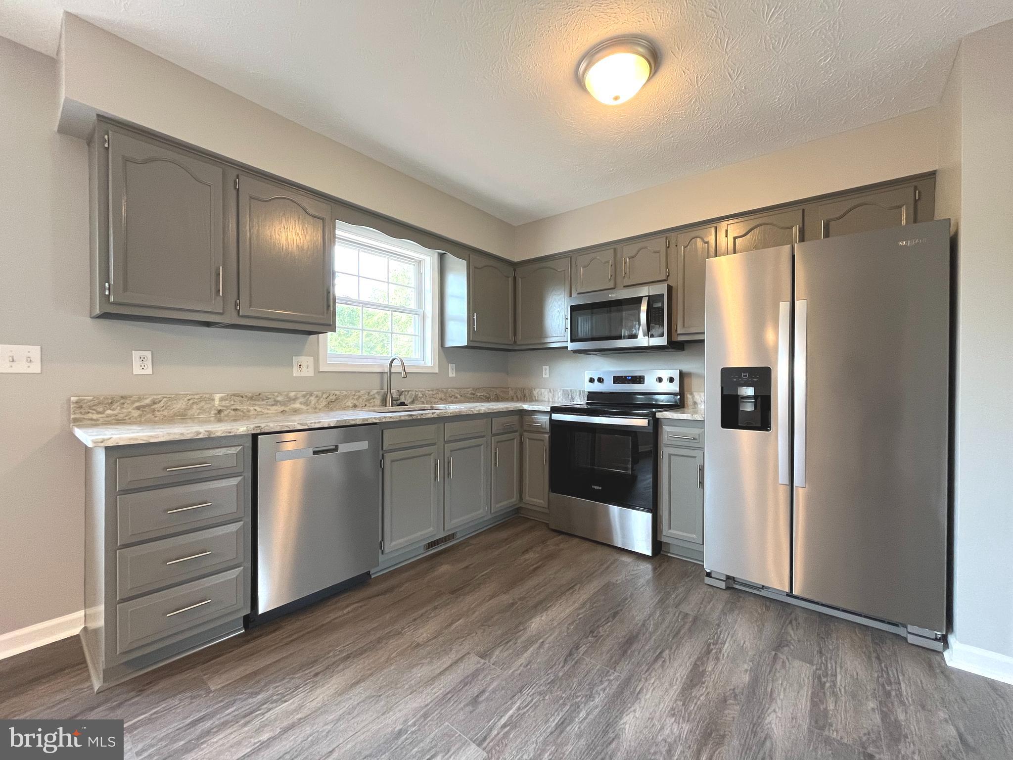 CAMERON ACRES - Residential