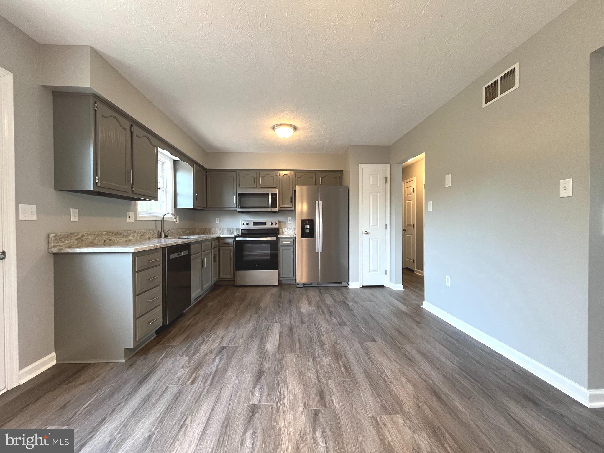 CAMERON ACRES - Residential