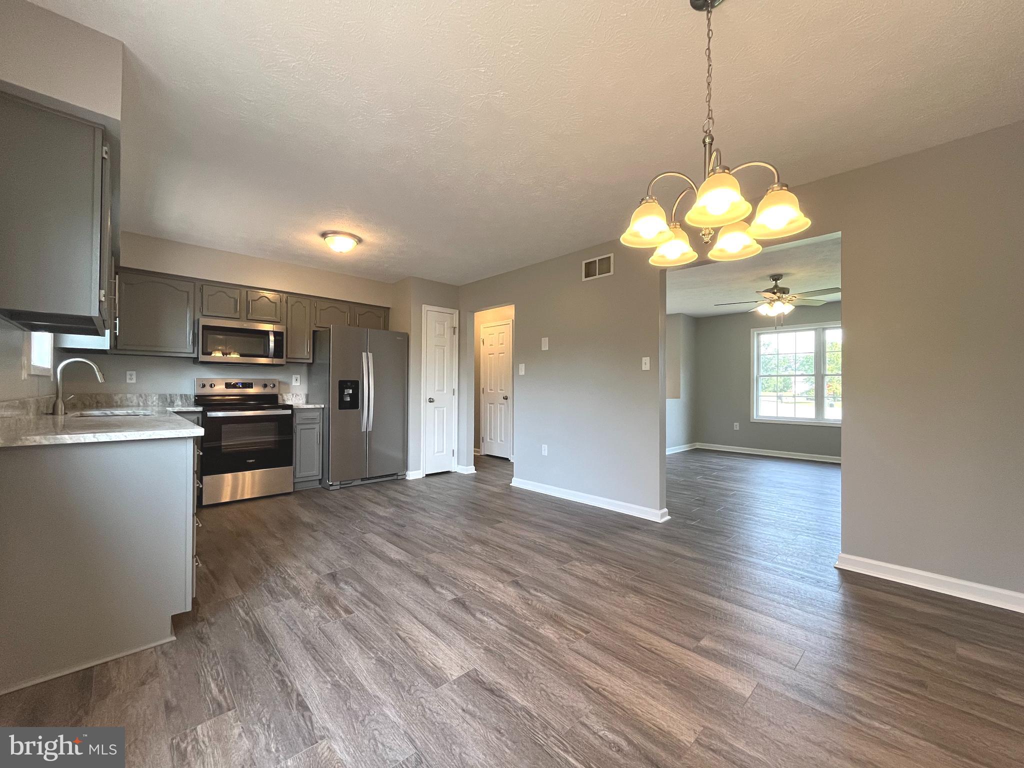 CAMERON ACRES - Residential