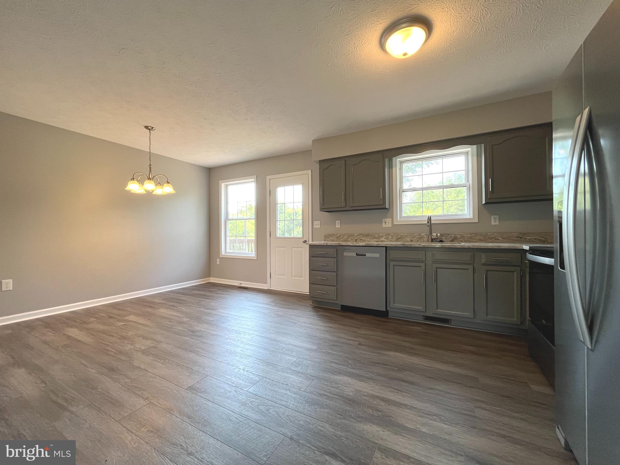 CAMERON ACRES - Residential