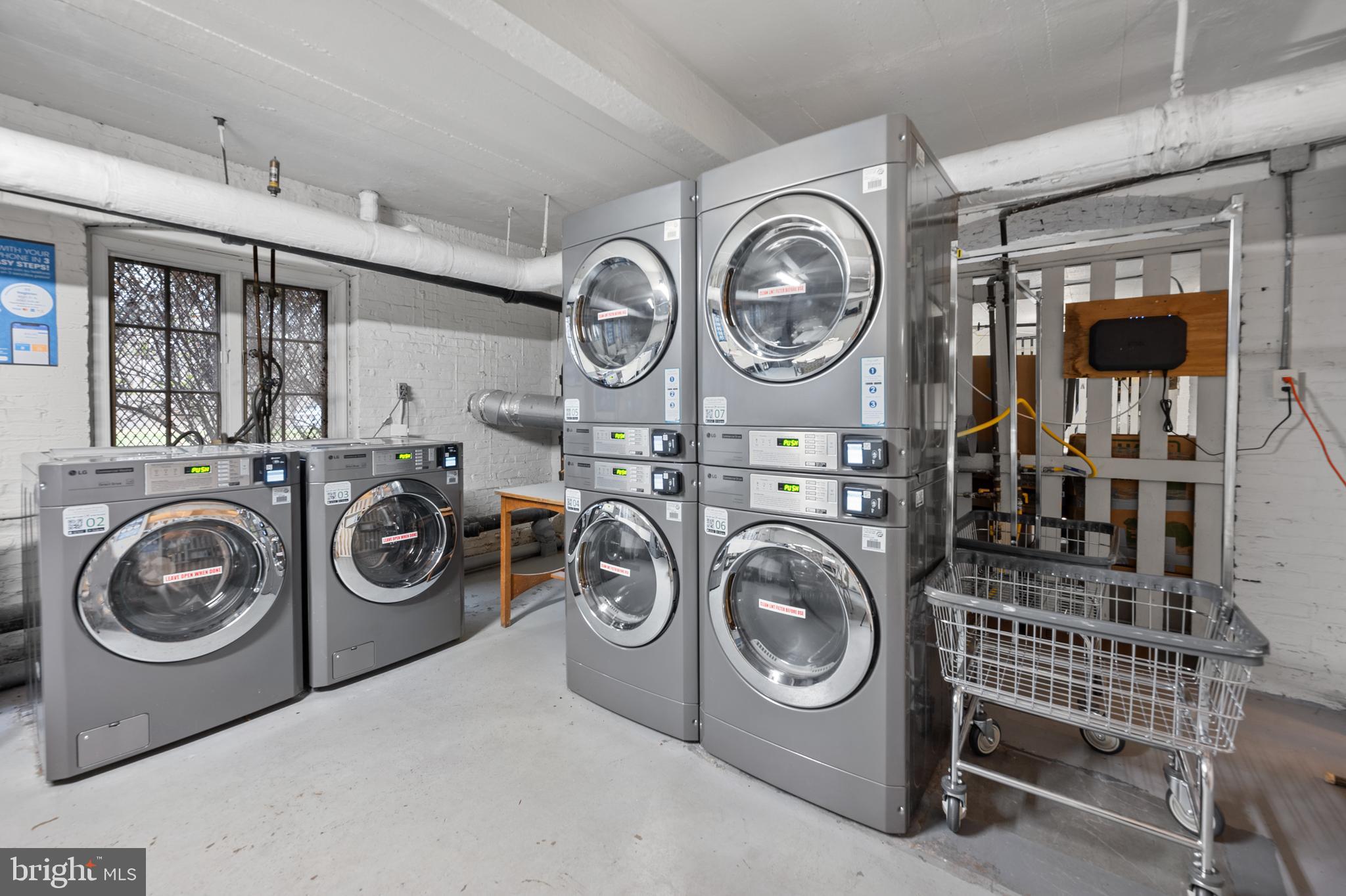 ROLAND PARK - Residential