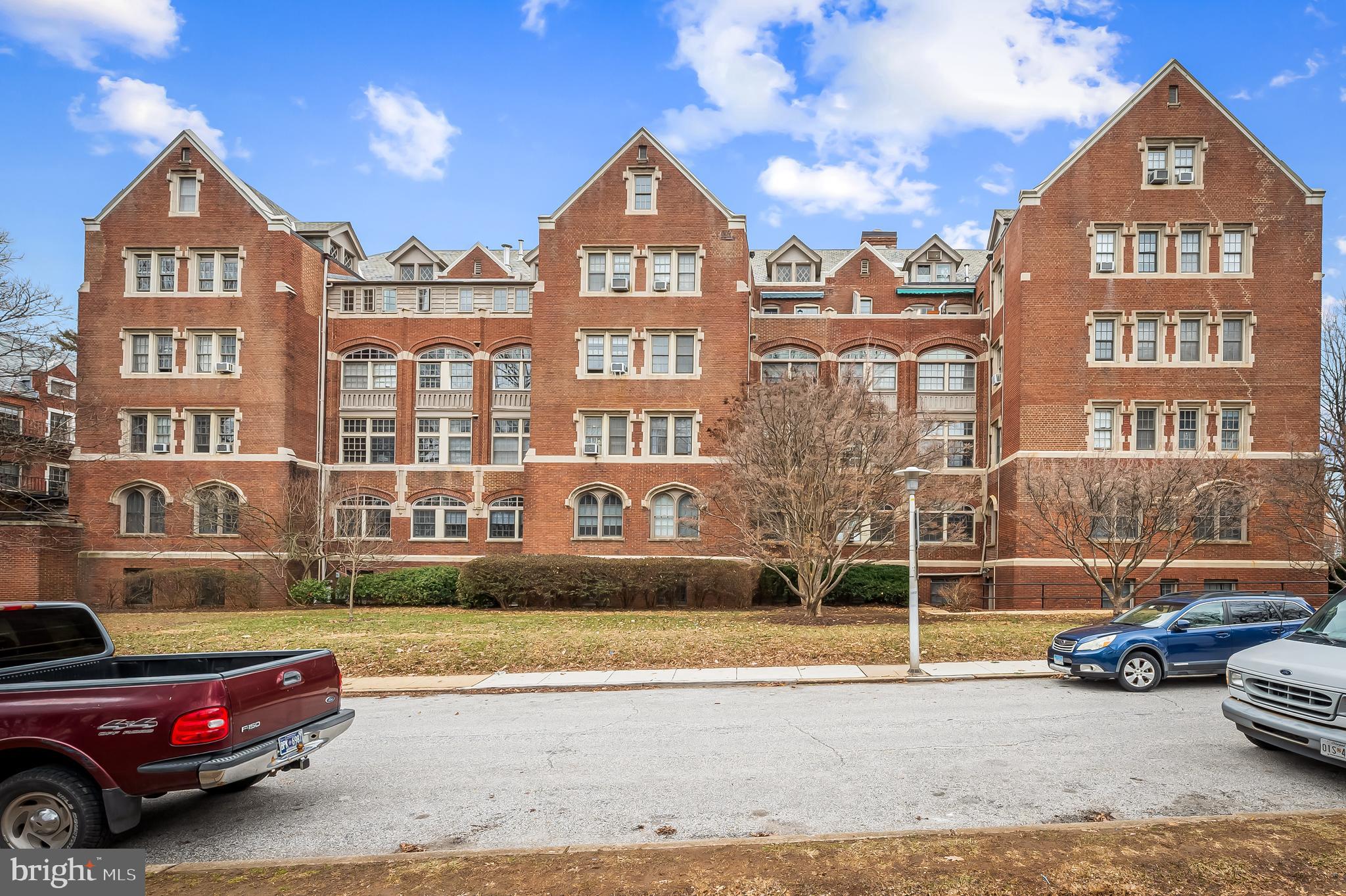 ROLAND PARK - Residential