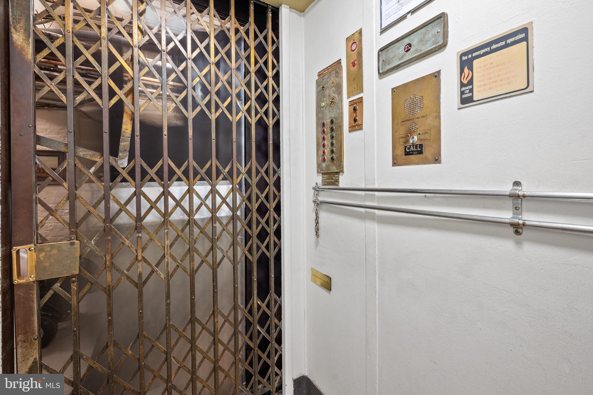 ROLAND PARK - Residential