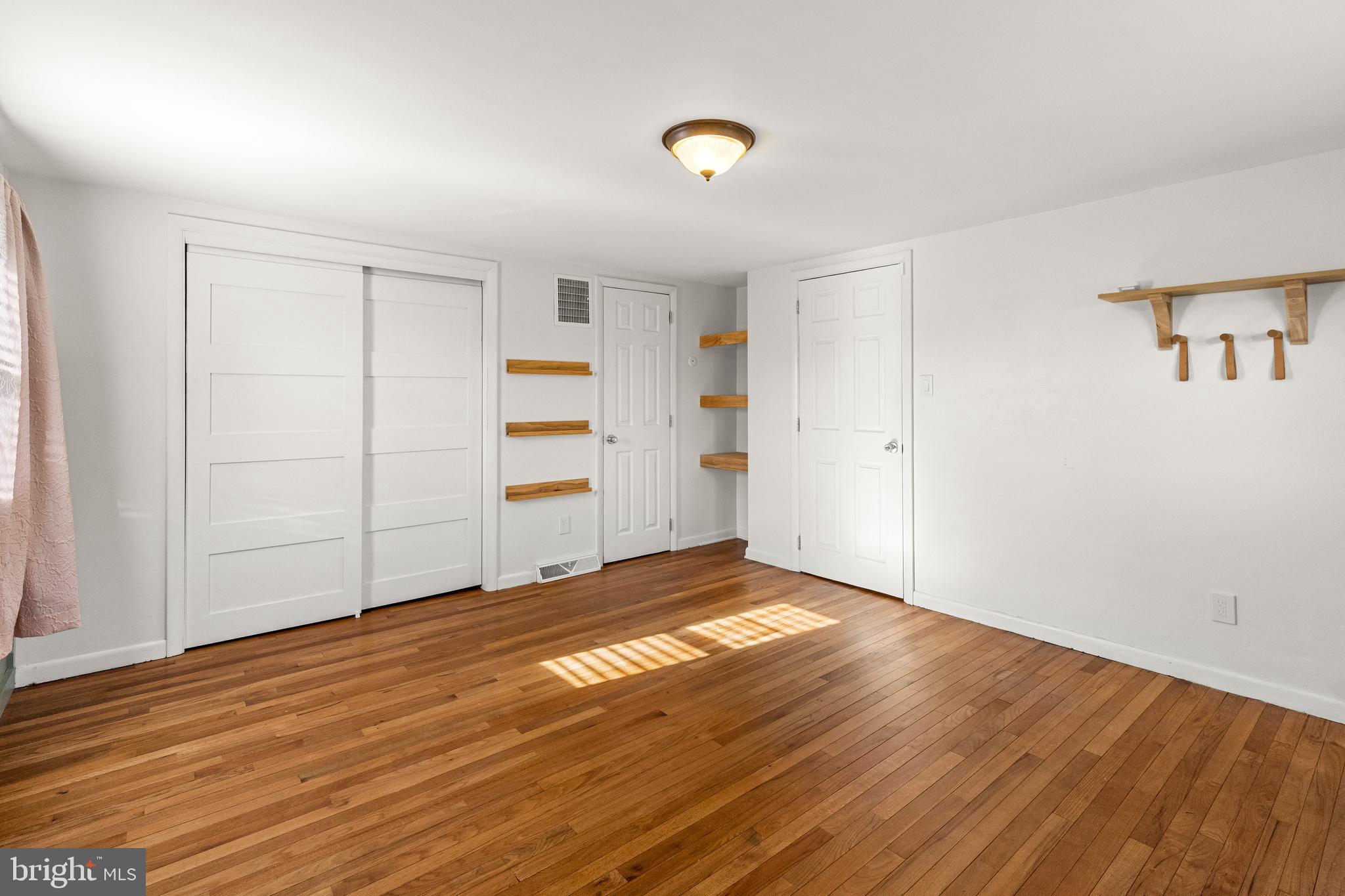 QUAKER HILLS - Residential