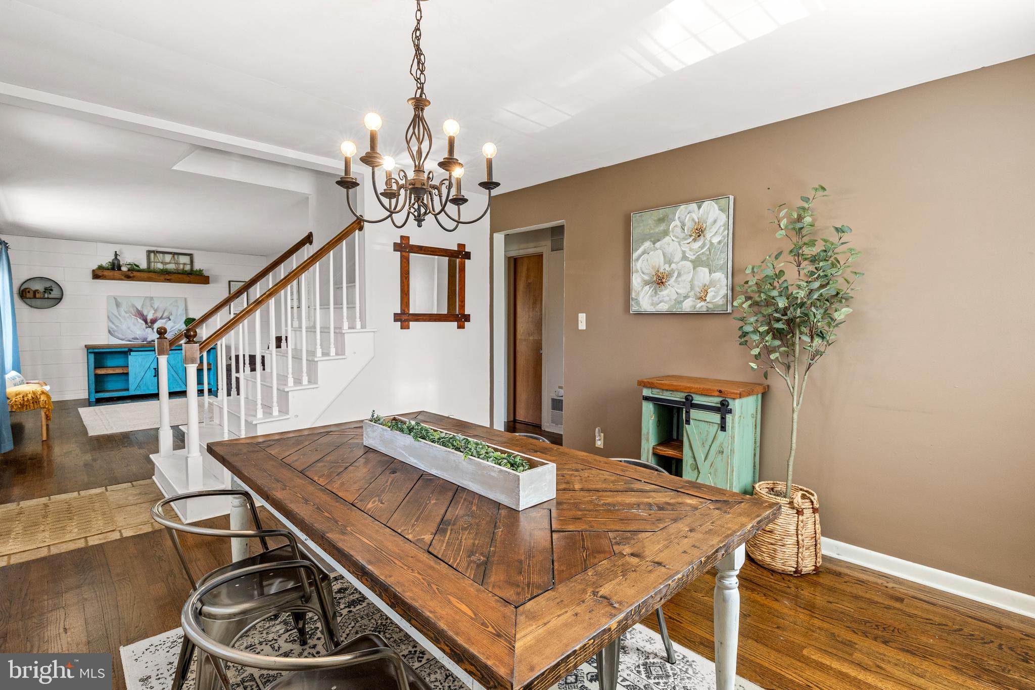 QUAKER HILLS - Residential