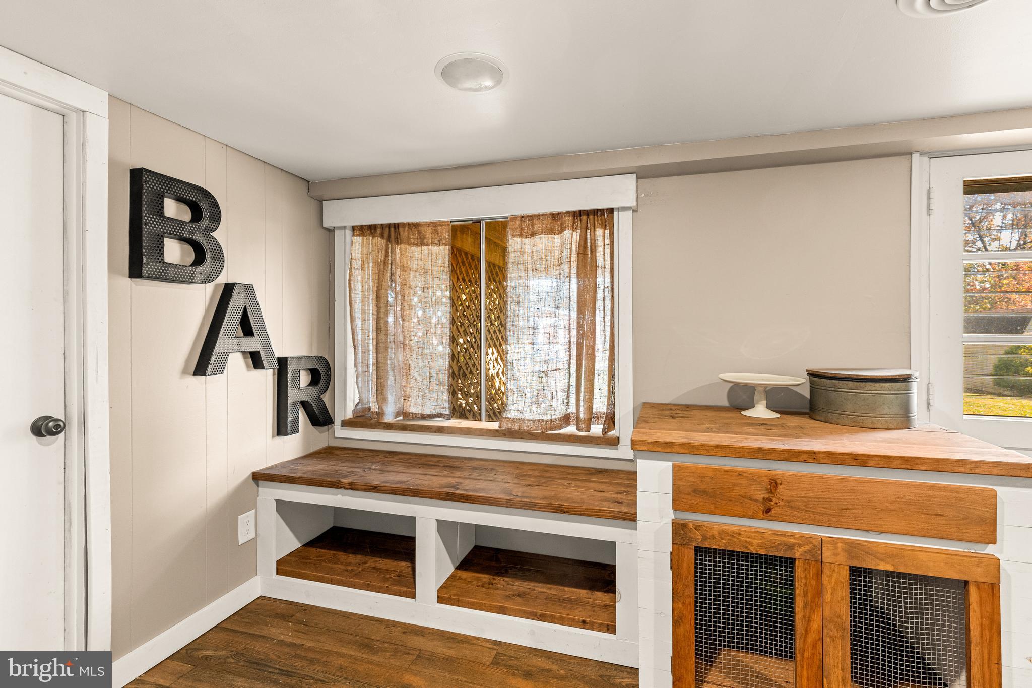 QUAKER HILLS - Residential