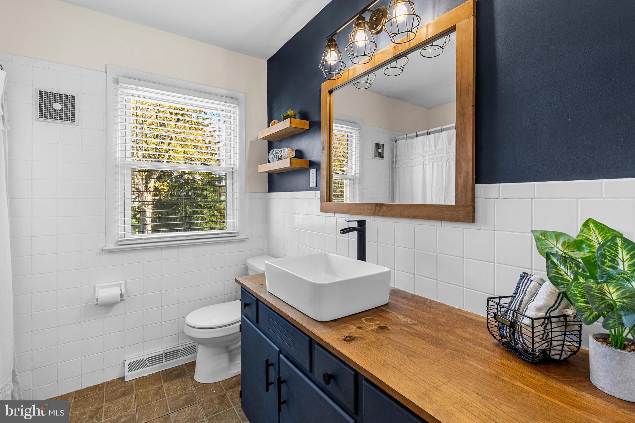 QUAKER HILLS - Residential