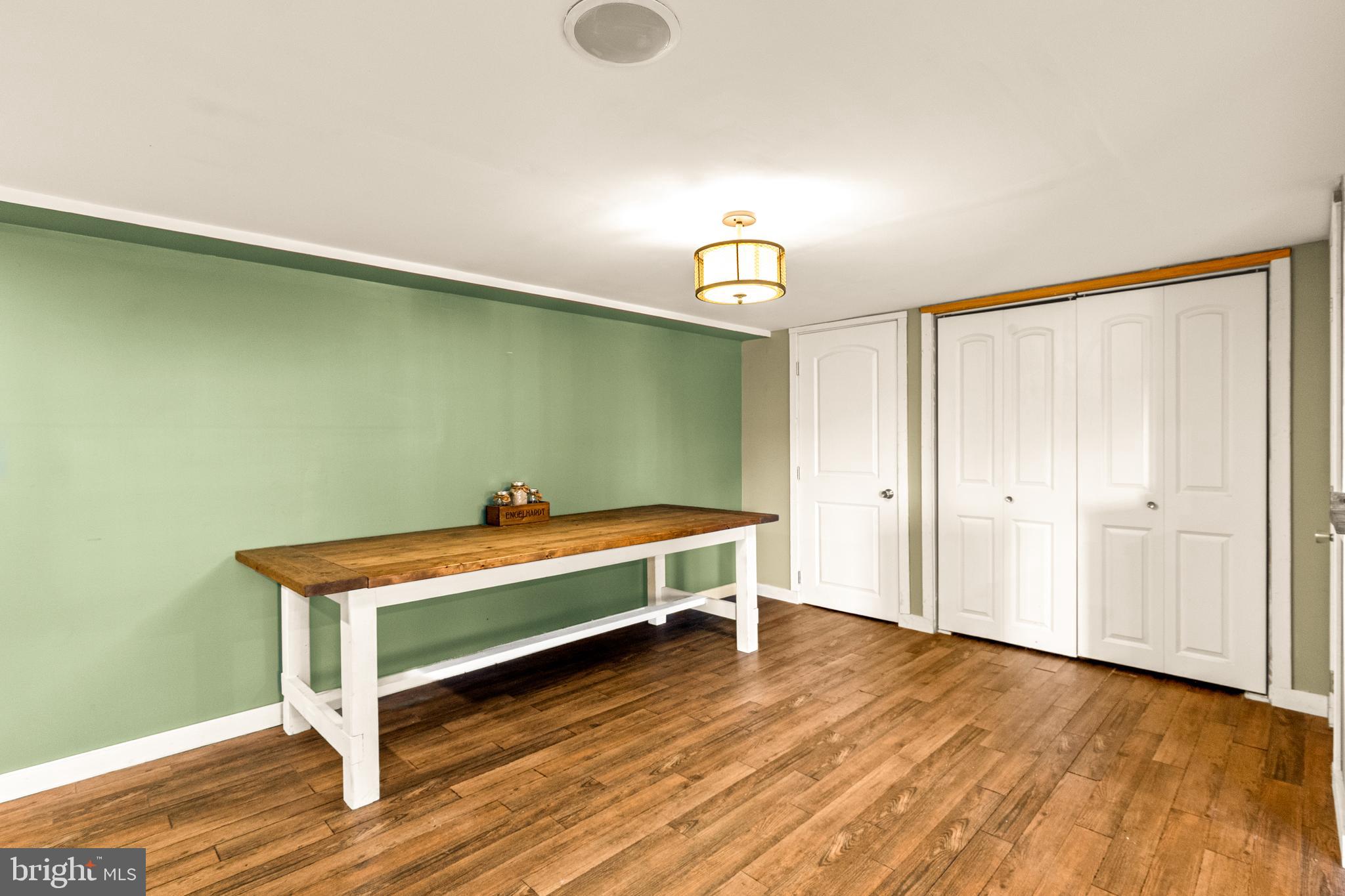 QUAKER HILLS - Residential