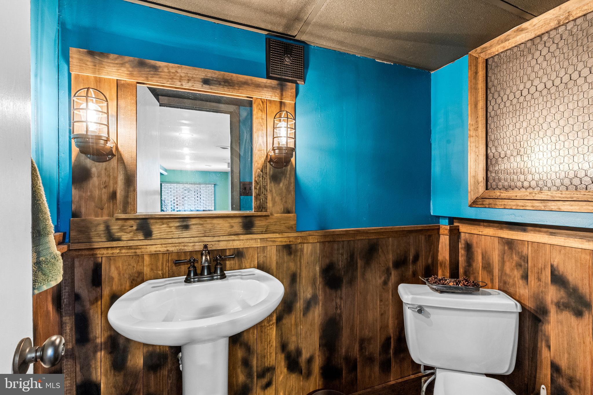 QUAKER HILLS - Residential