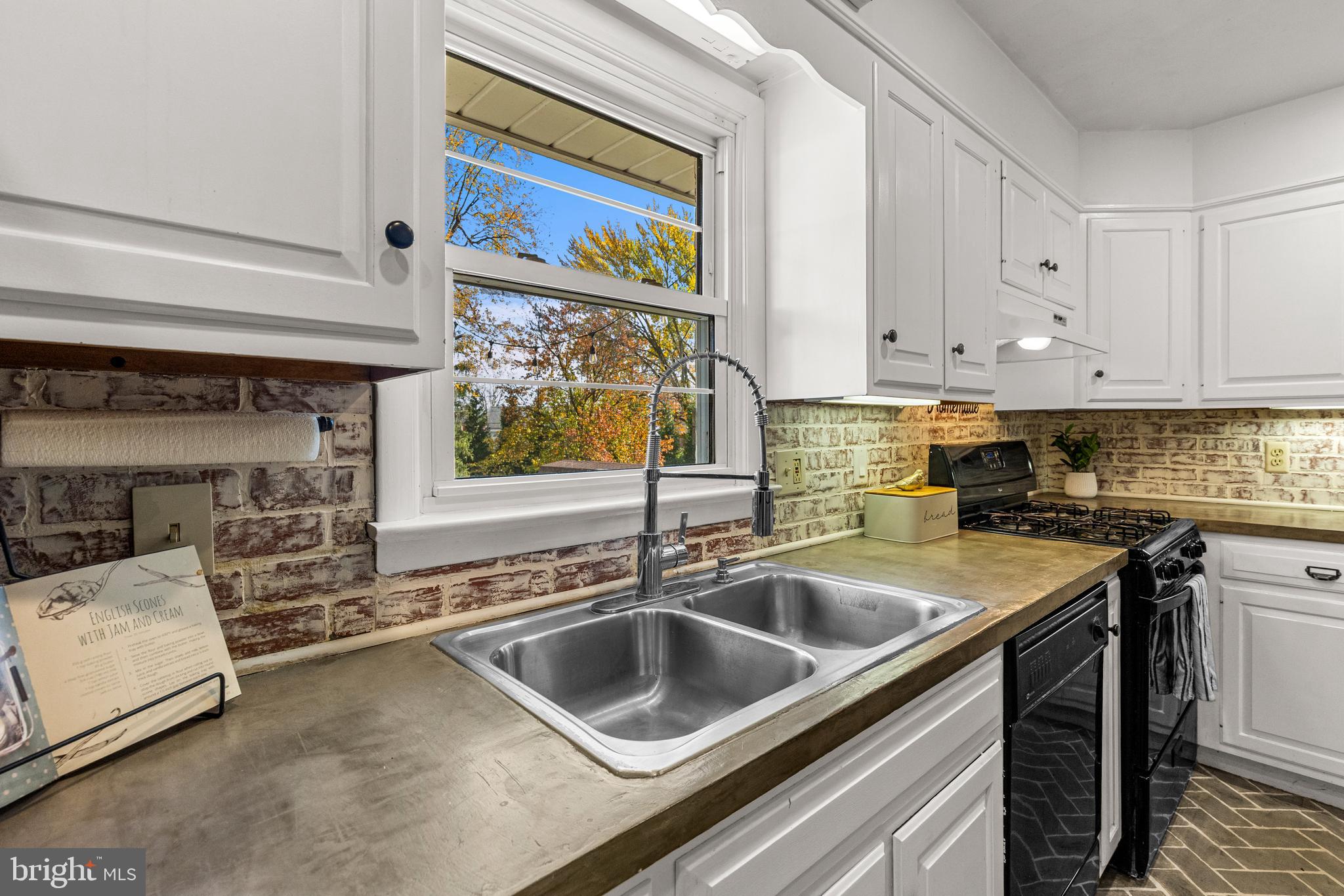 QUAKER HILLS - Residential