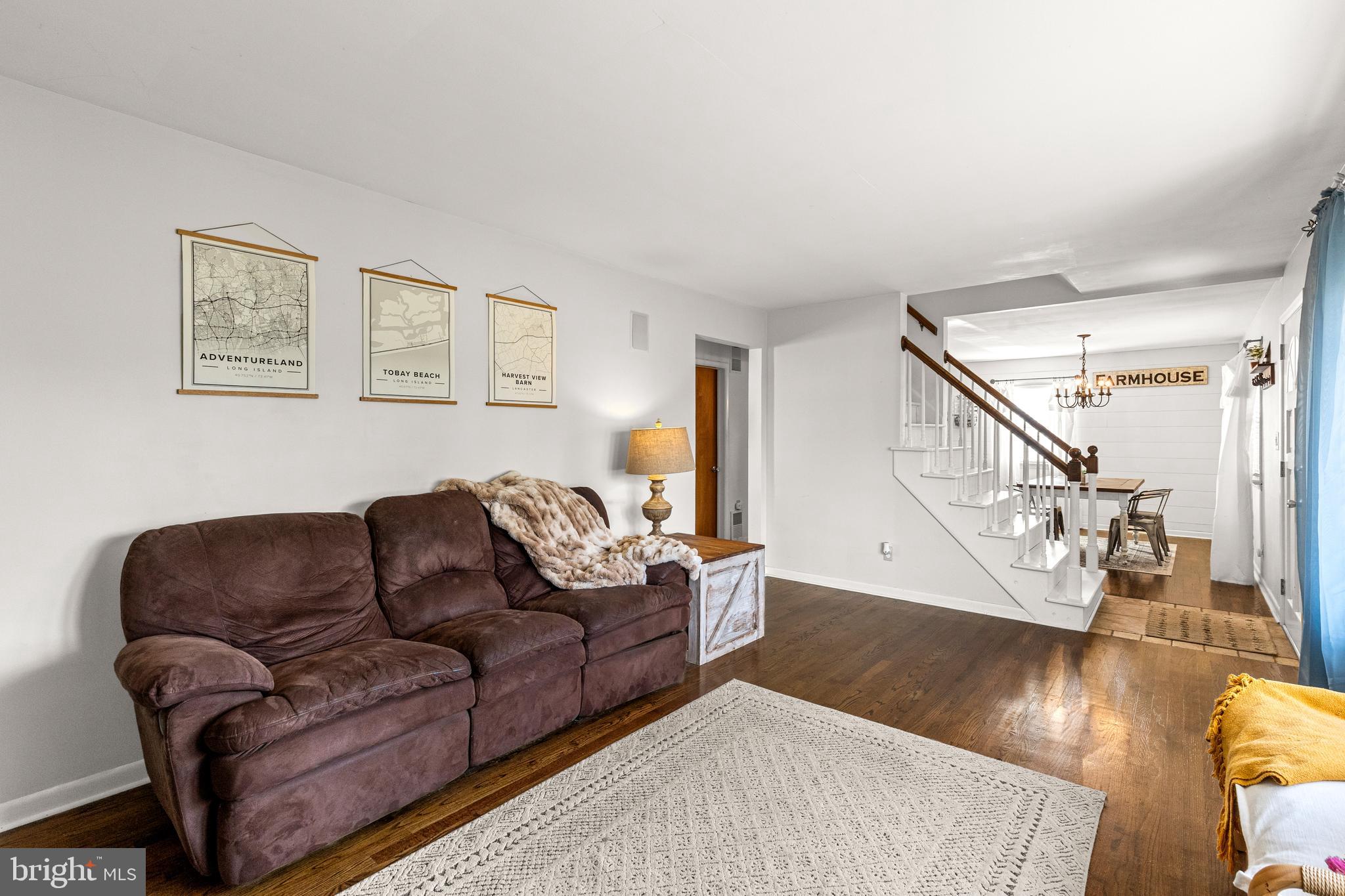 QUAKER HILLS - Residential