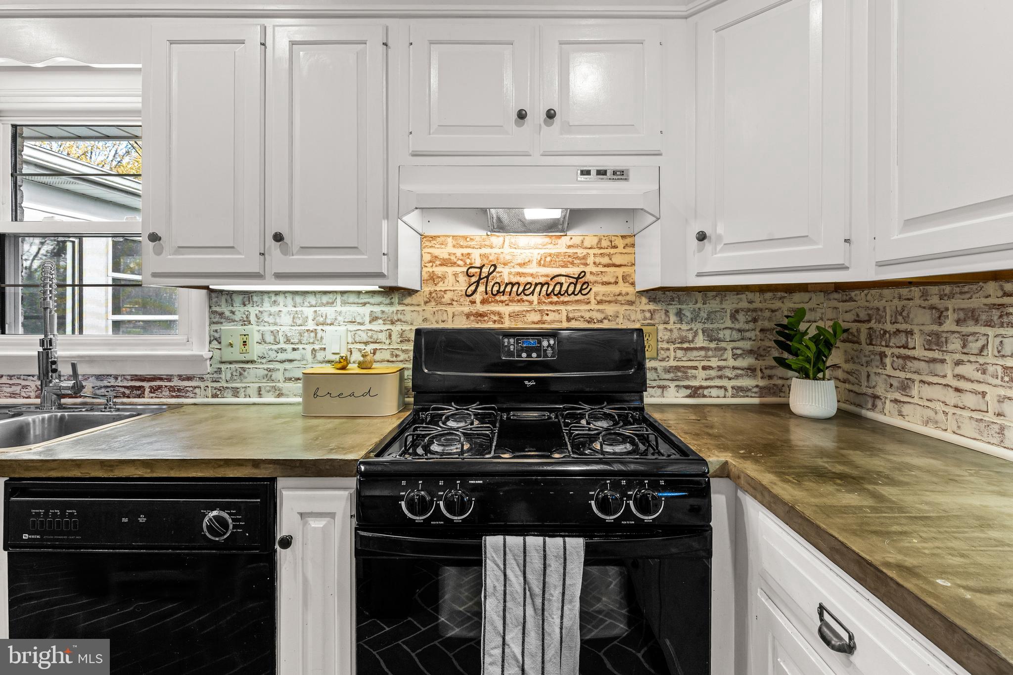 QUAKER HILLS - Residential