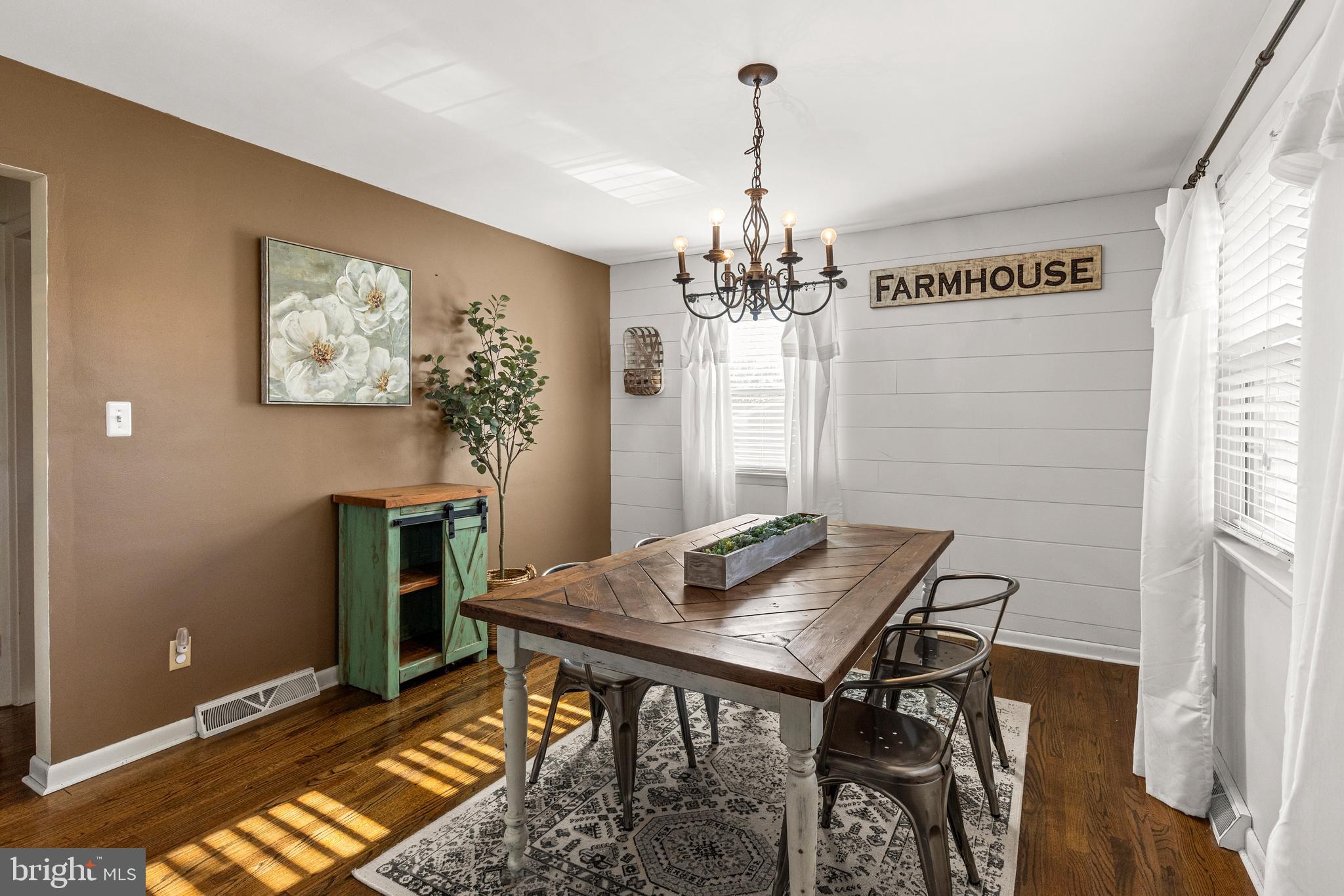 QUAKER HILLS - Residential