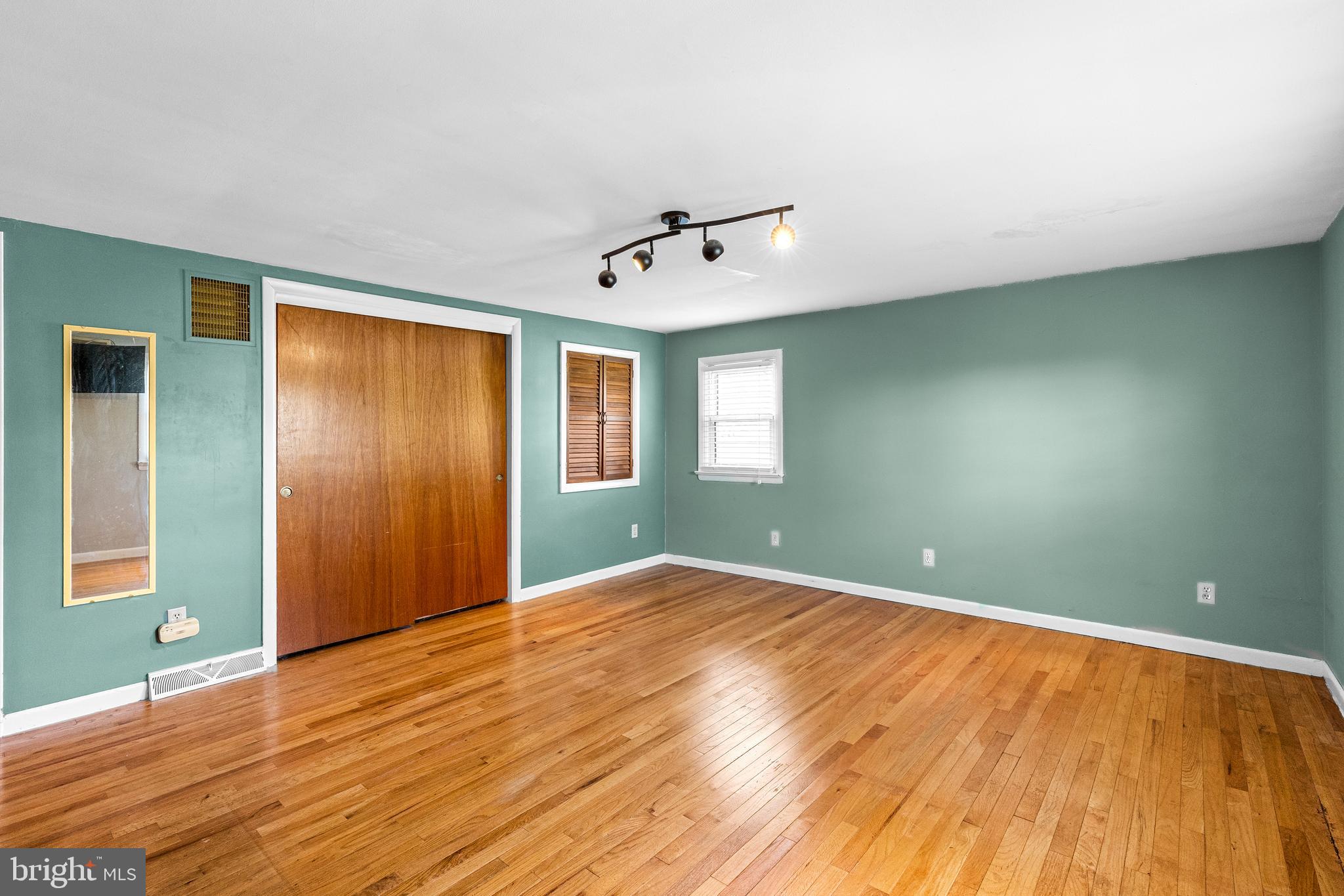 QUAKER HILLS - Residential