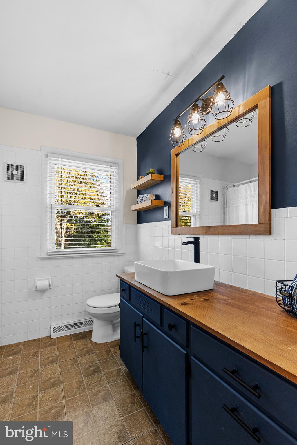 QUAKER HILLS - Residential