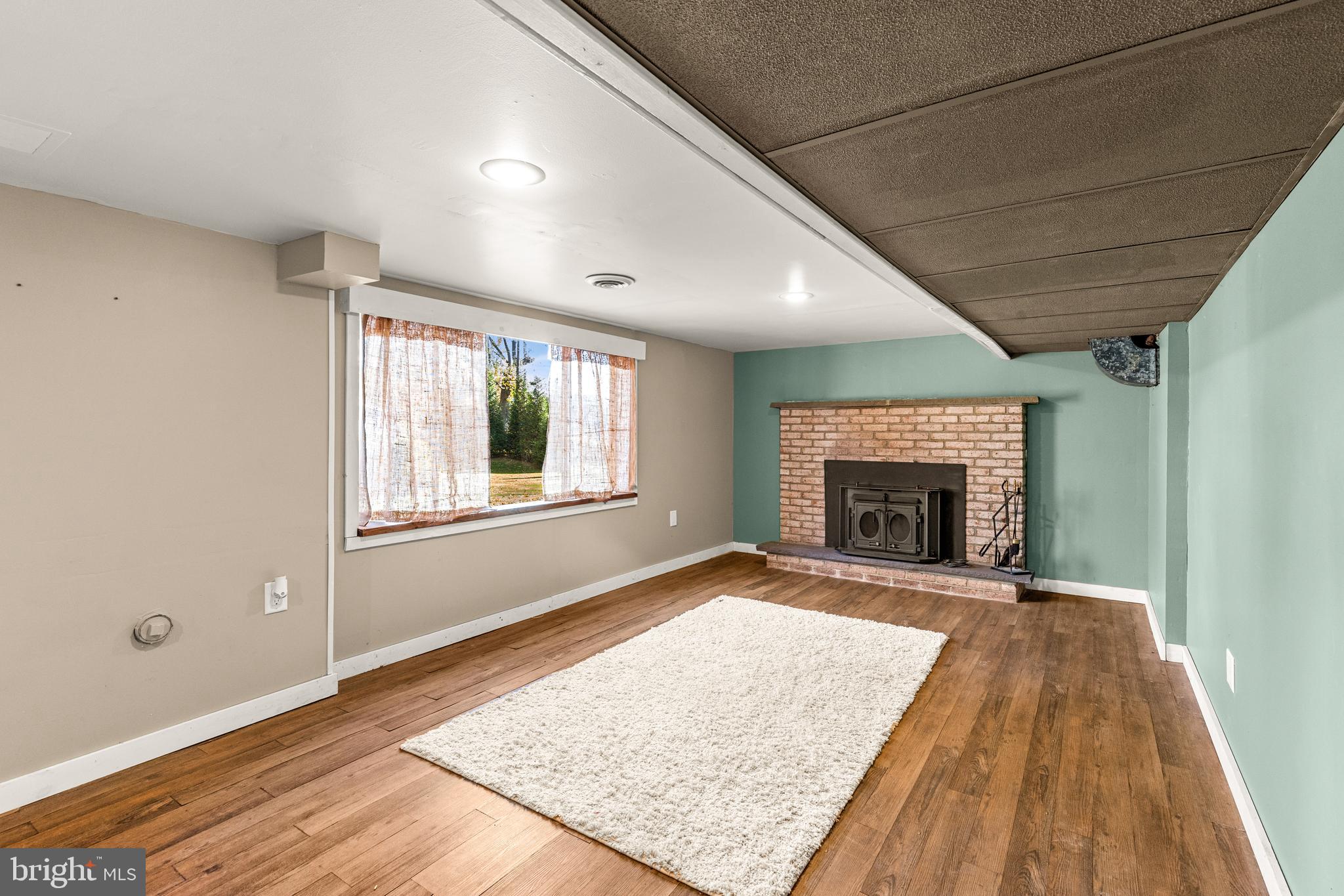 QUAKER HILLS - Residential