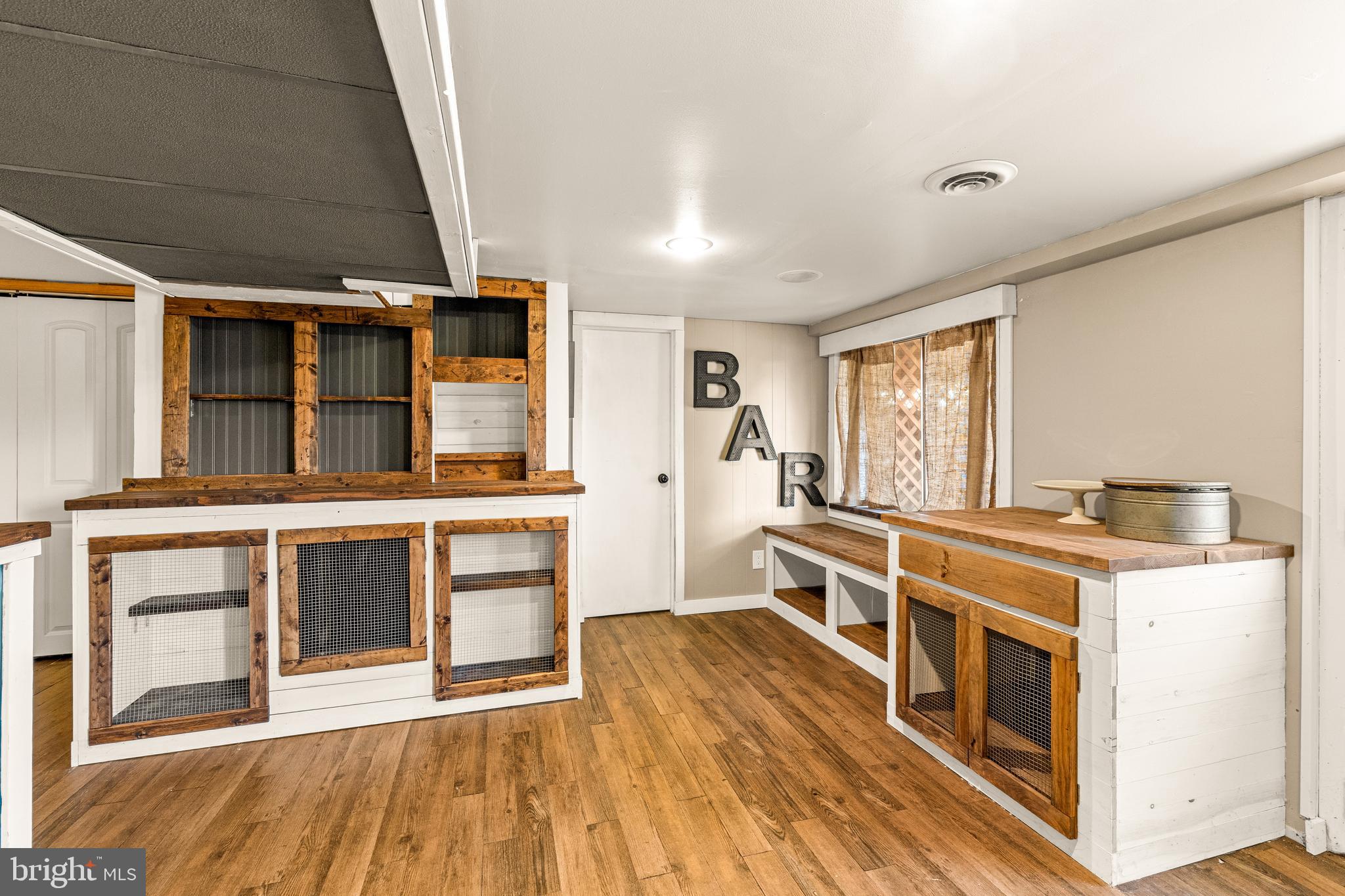 QUAKER HILLS - Residential