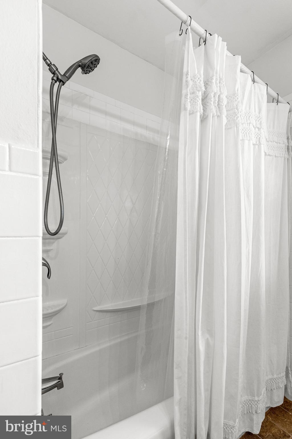 QUAKER HILLS - Residential