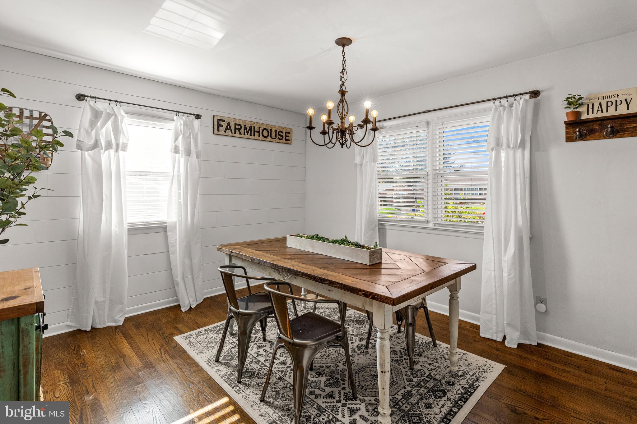 QUAKER HILLS - Residential