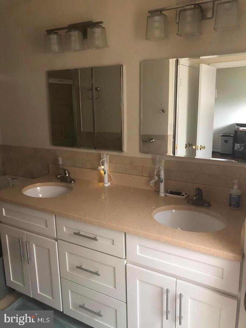 TYSONS WEST - Residential Lease