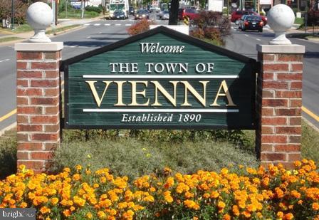 TYSONS WEST - Residential Lease