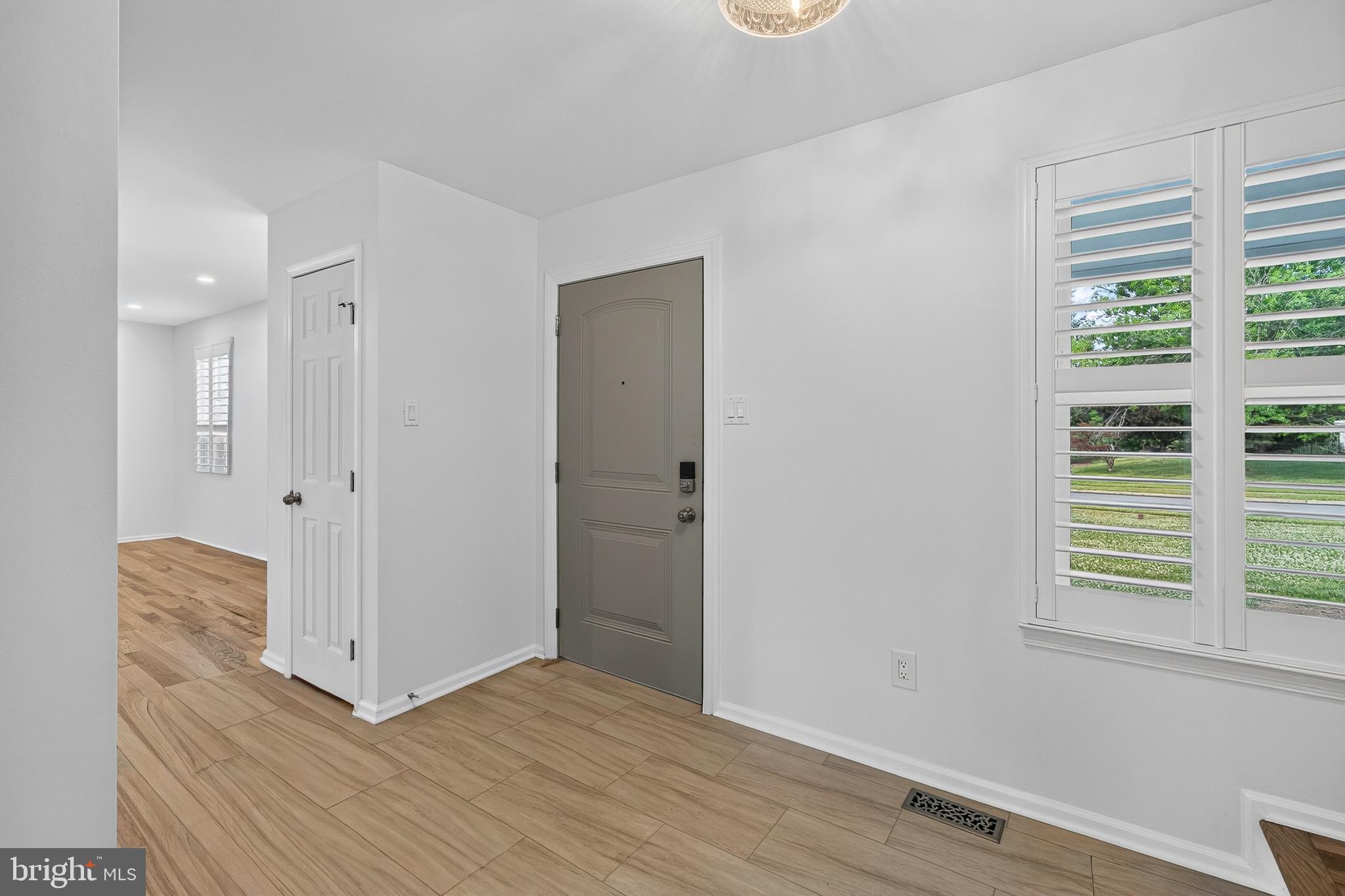 1146 SQUIRES WAY