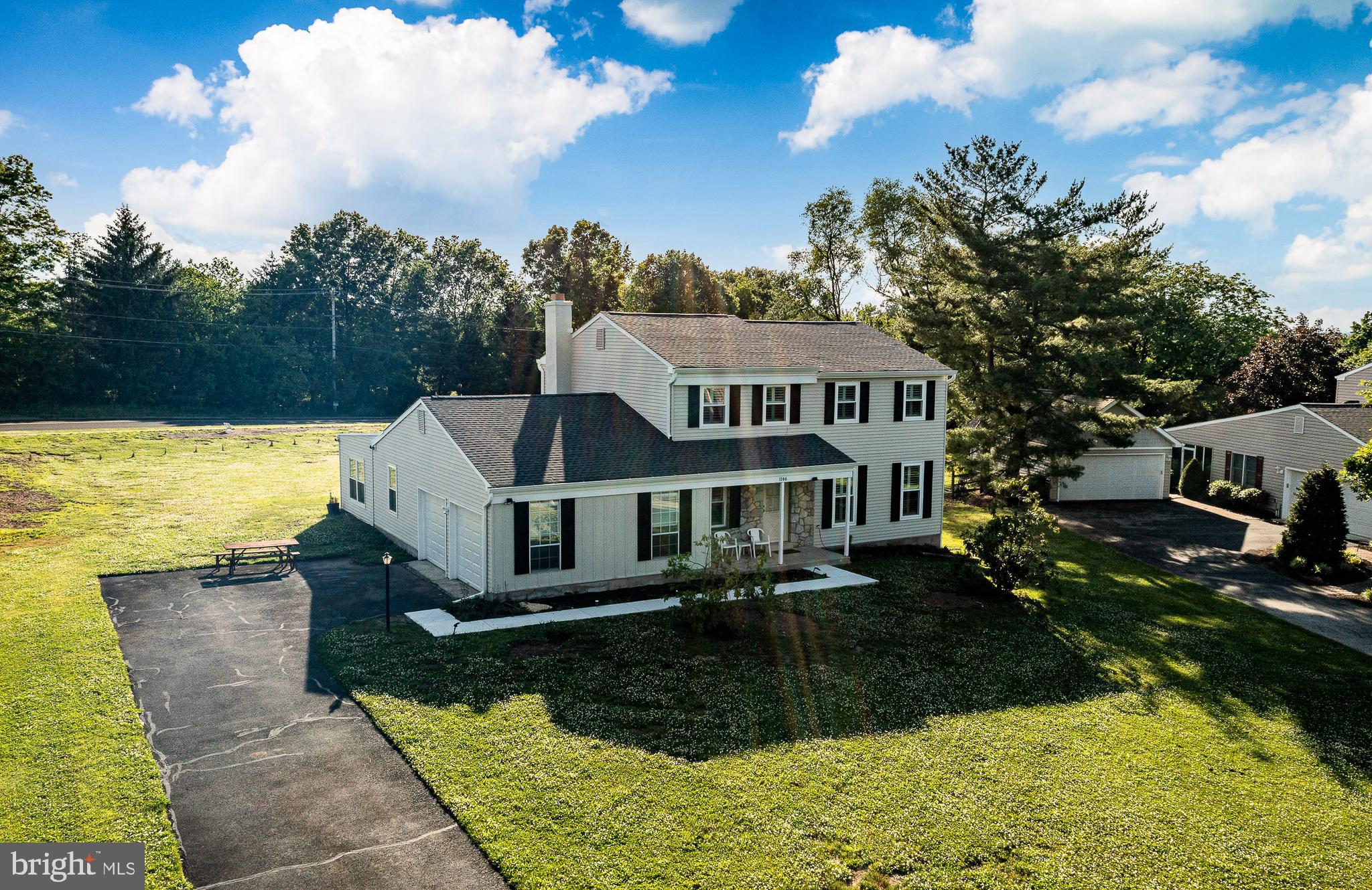 1146 SQUIRES WAY