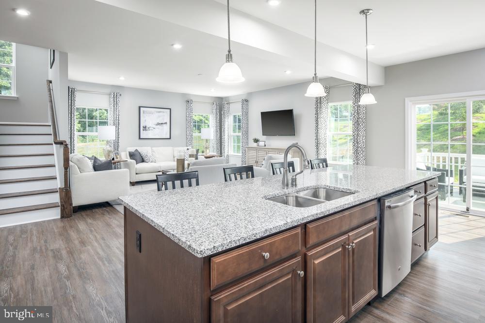 HANOVER POINTE - Residential