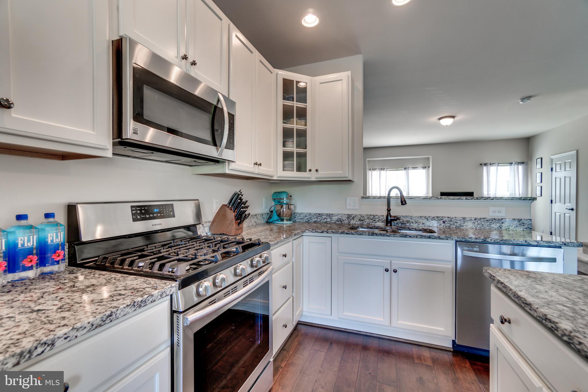 THE TOWNHOMES AT LAKESIDE - Residential