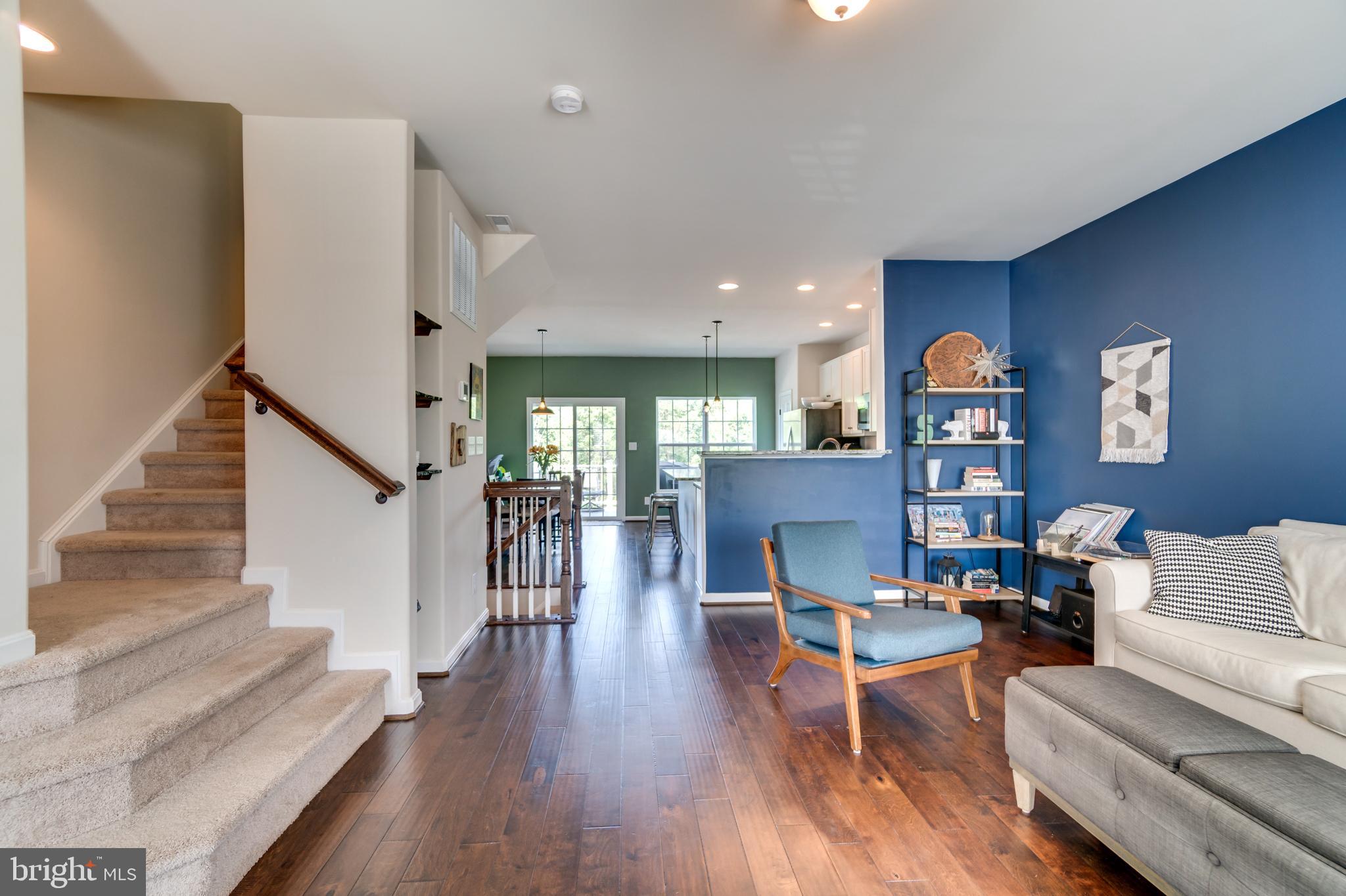 THE TOWNHOMES AT LAKESIDE - Residential