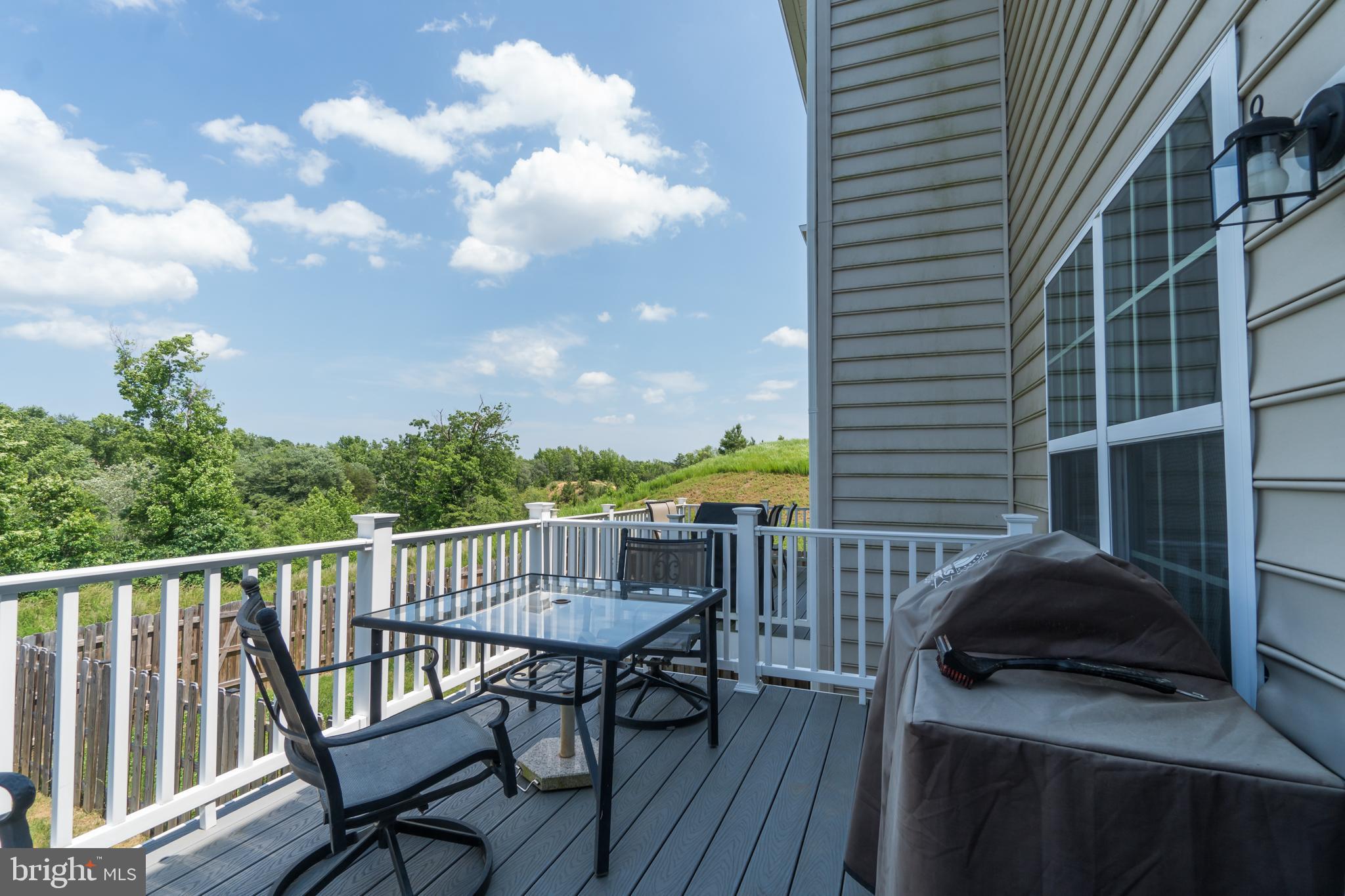 THE TOWNHOMES AT LAKESIDE - Residential