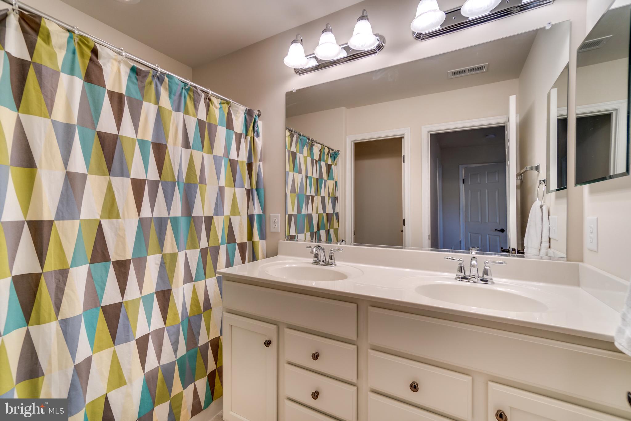 THE TOWNHOMES AT LAKESIDE - Residential