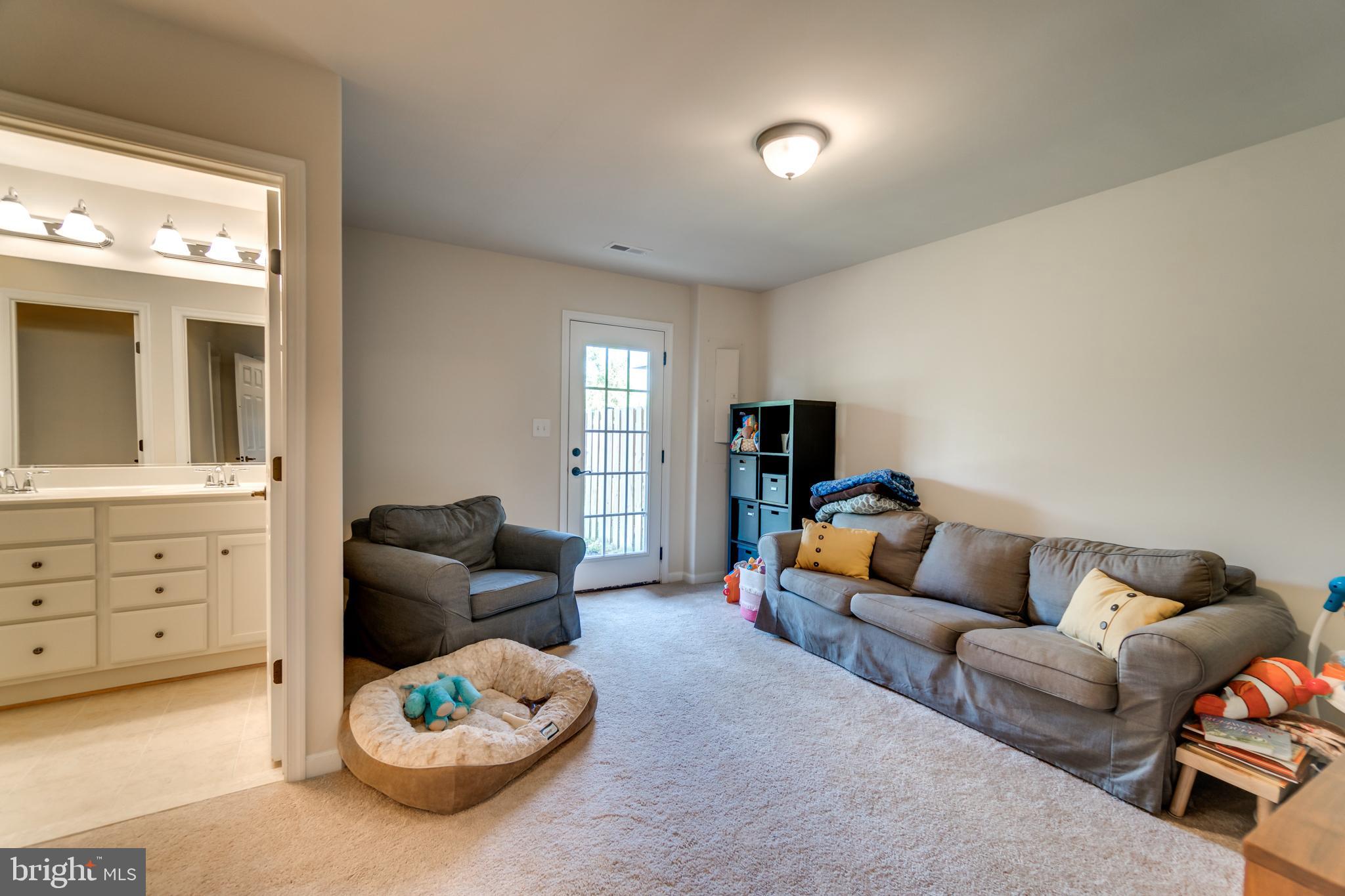 THE TOWNHOMES AT LAKESIDE - Residential