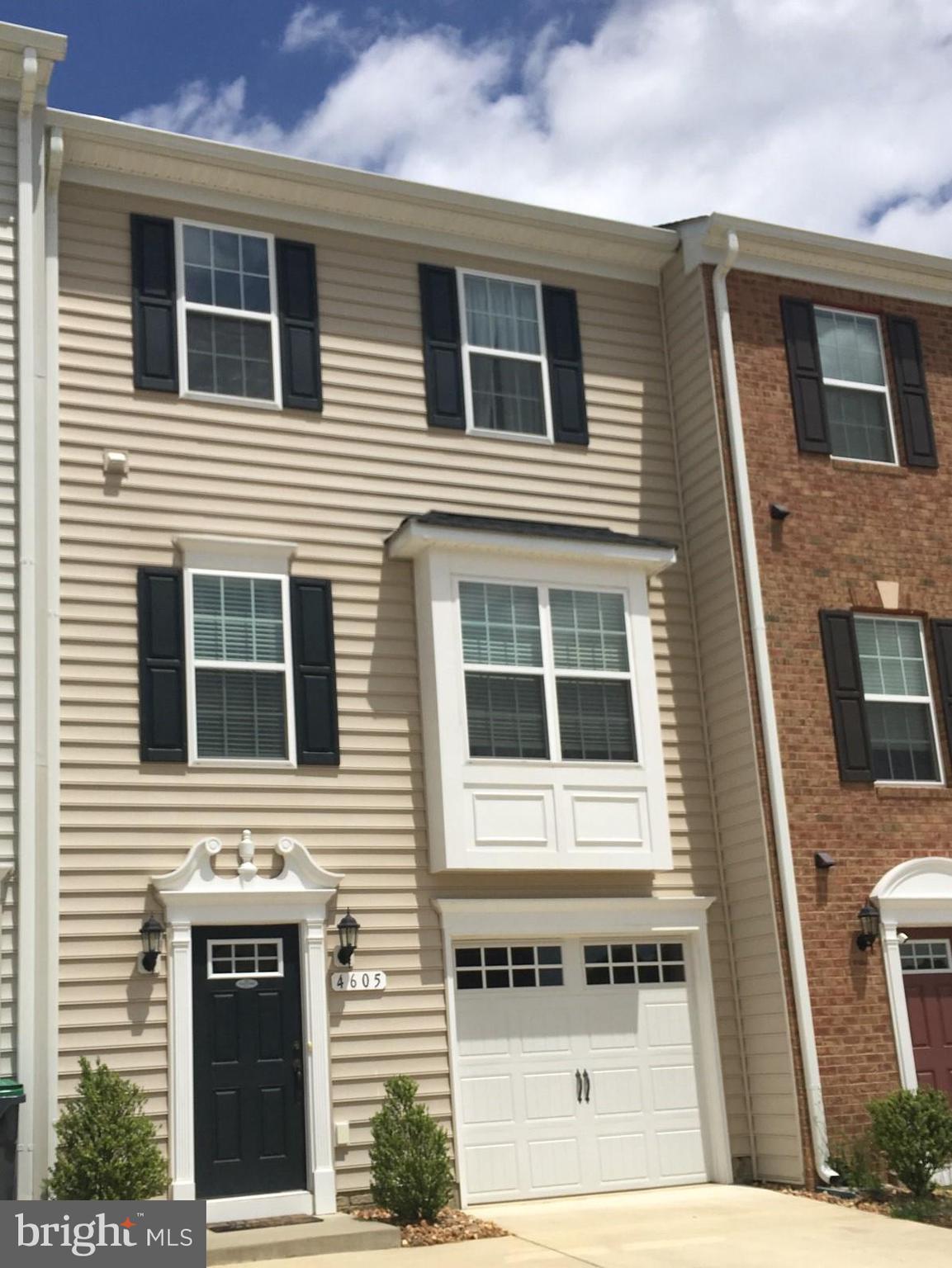 THE TOWNHOMES AT LAKESIDE - Residential