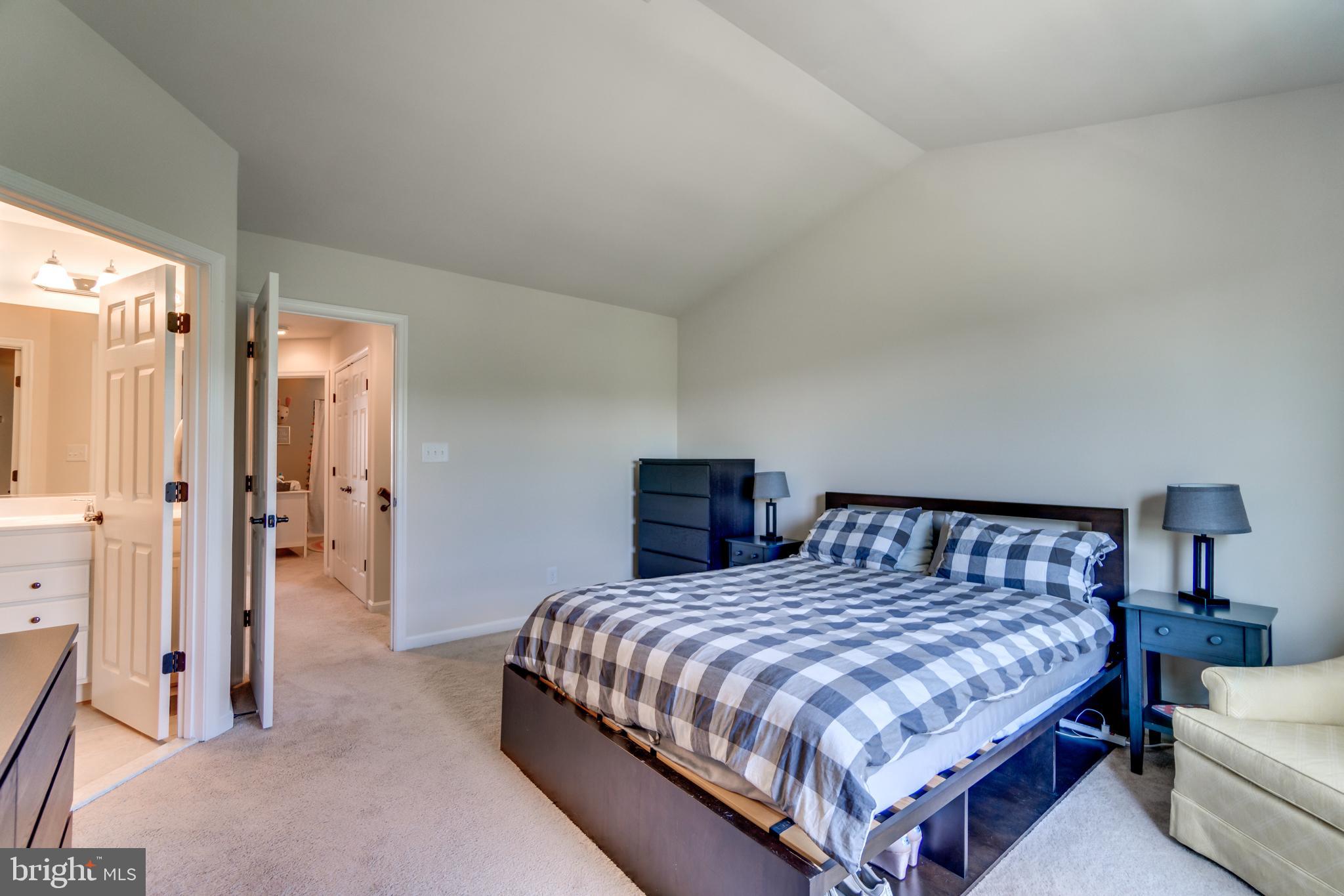 THE TOWNHOMES AT LAKESIDE - Residential