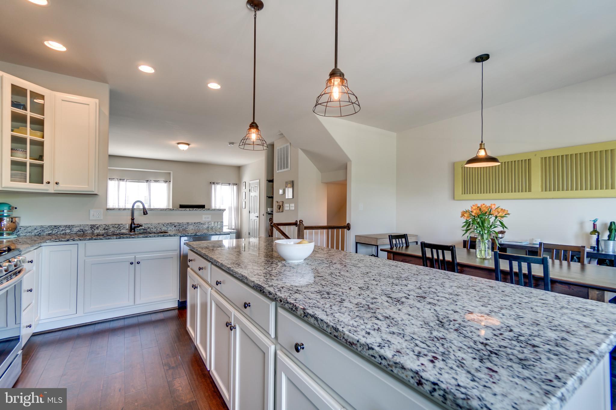 THE TOWNHOMES AT LAKESIDE - Residential