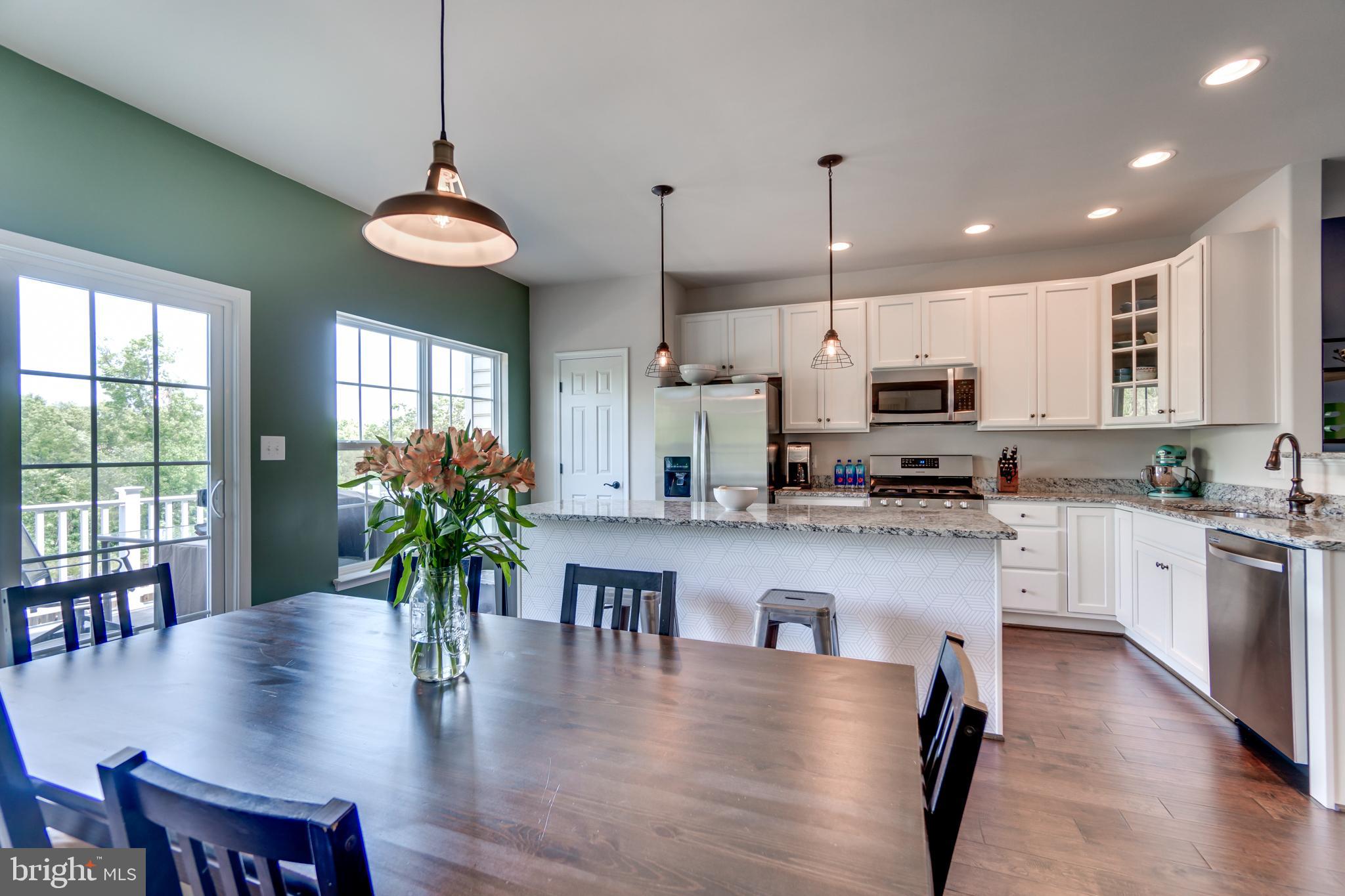 THE TOWNHOMES AT LAKESIDE - Residential