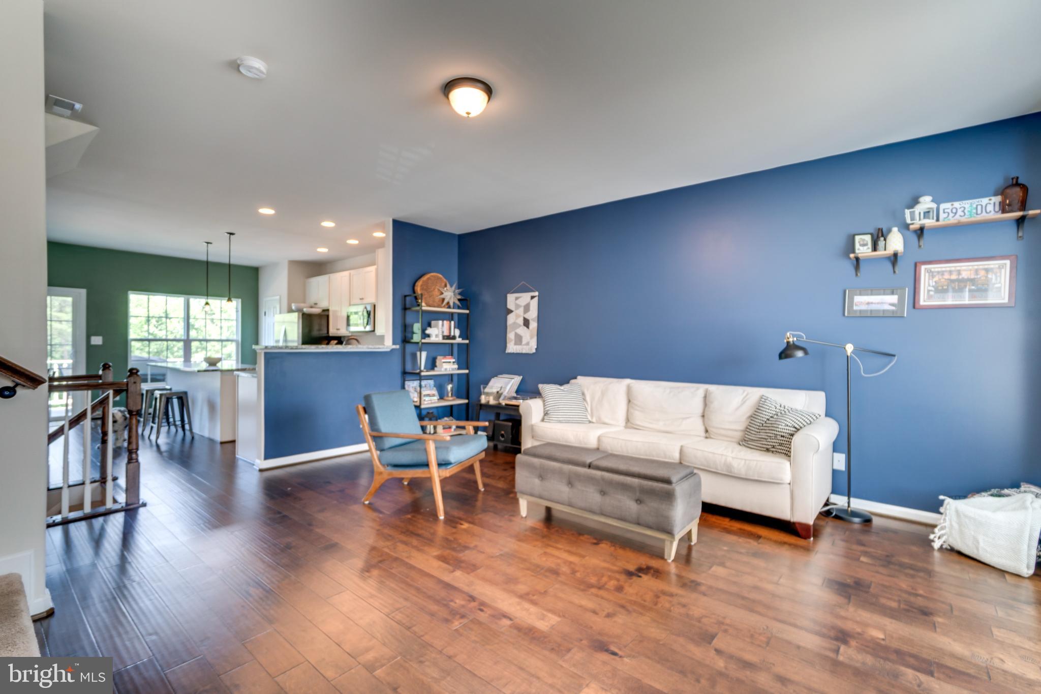 THE TOWNHOMES AT LAKESIDE - Residential