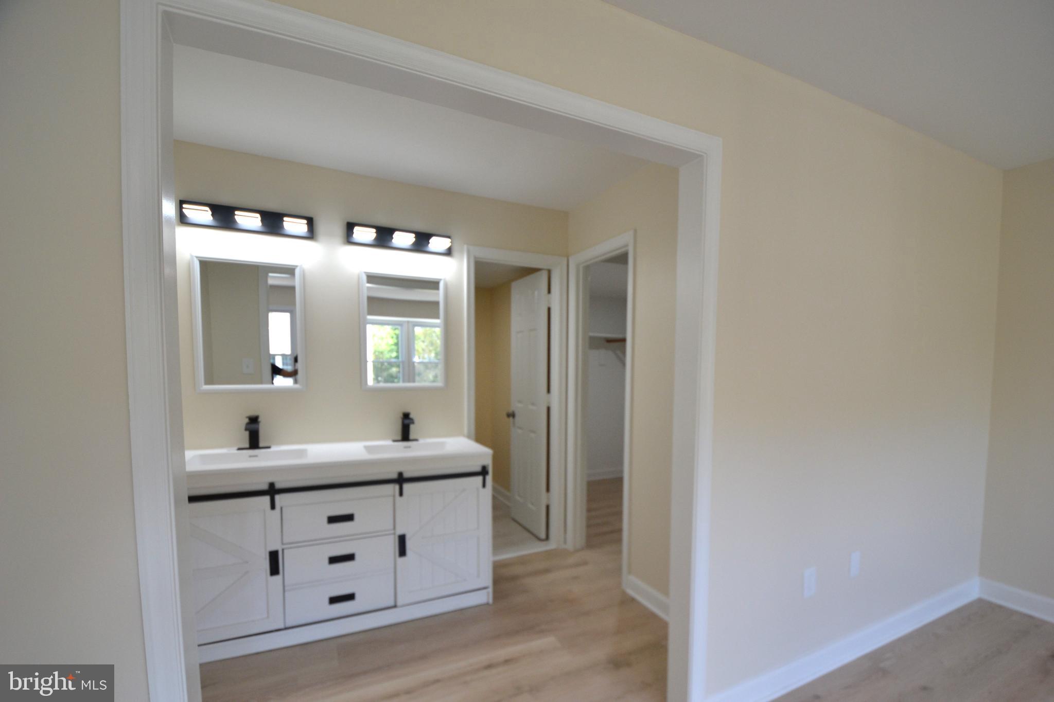 LAKE RIDGE - Residential