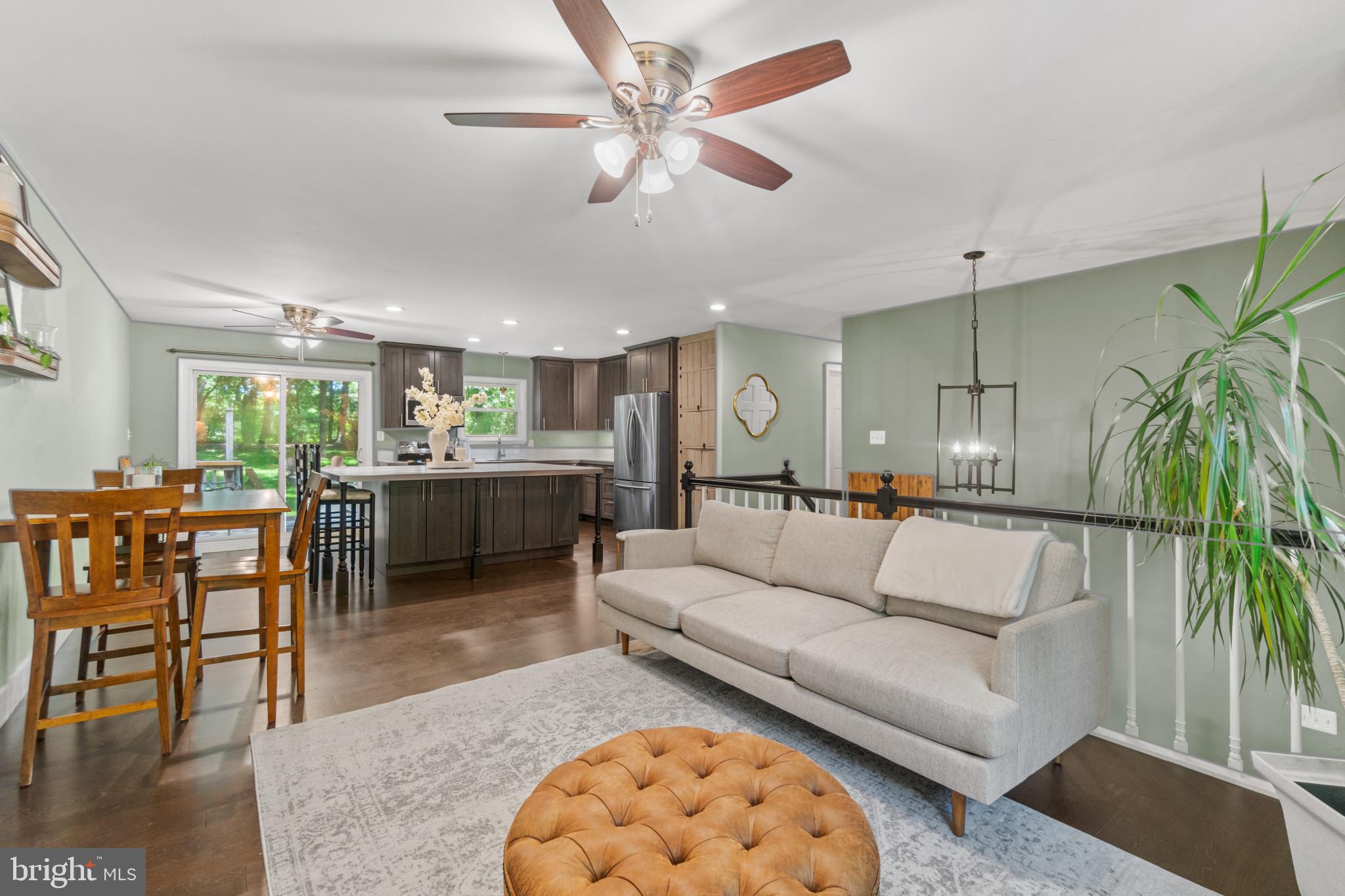 WALNUT LAKE - Residential