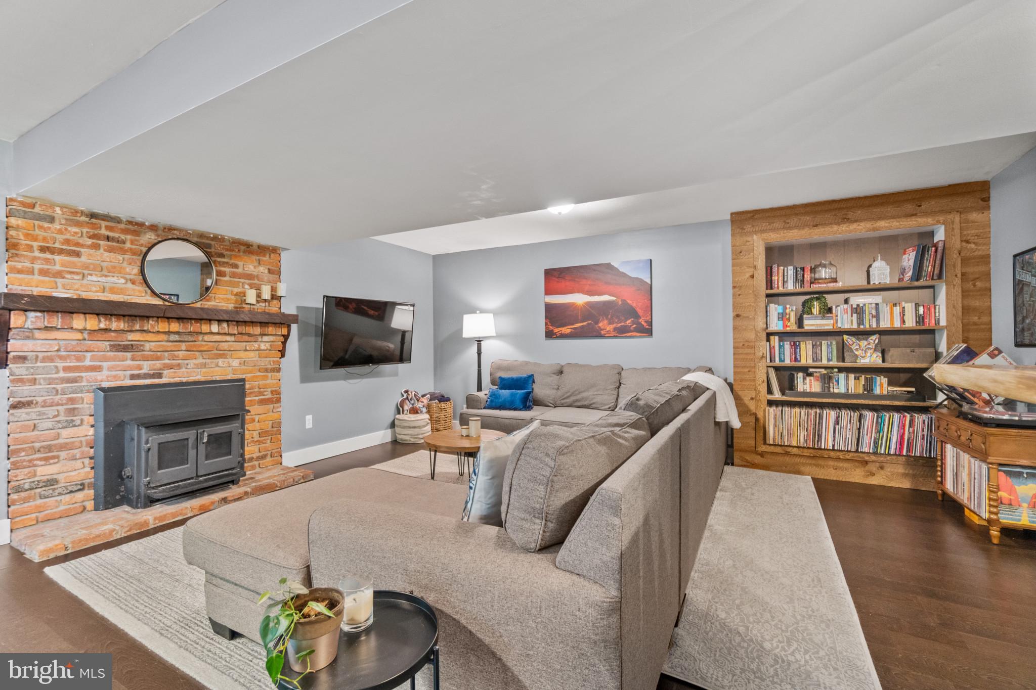 WALNUT LAKE - Residential