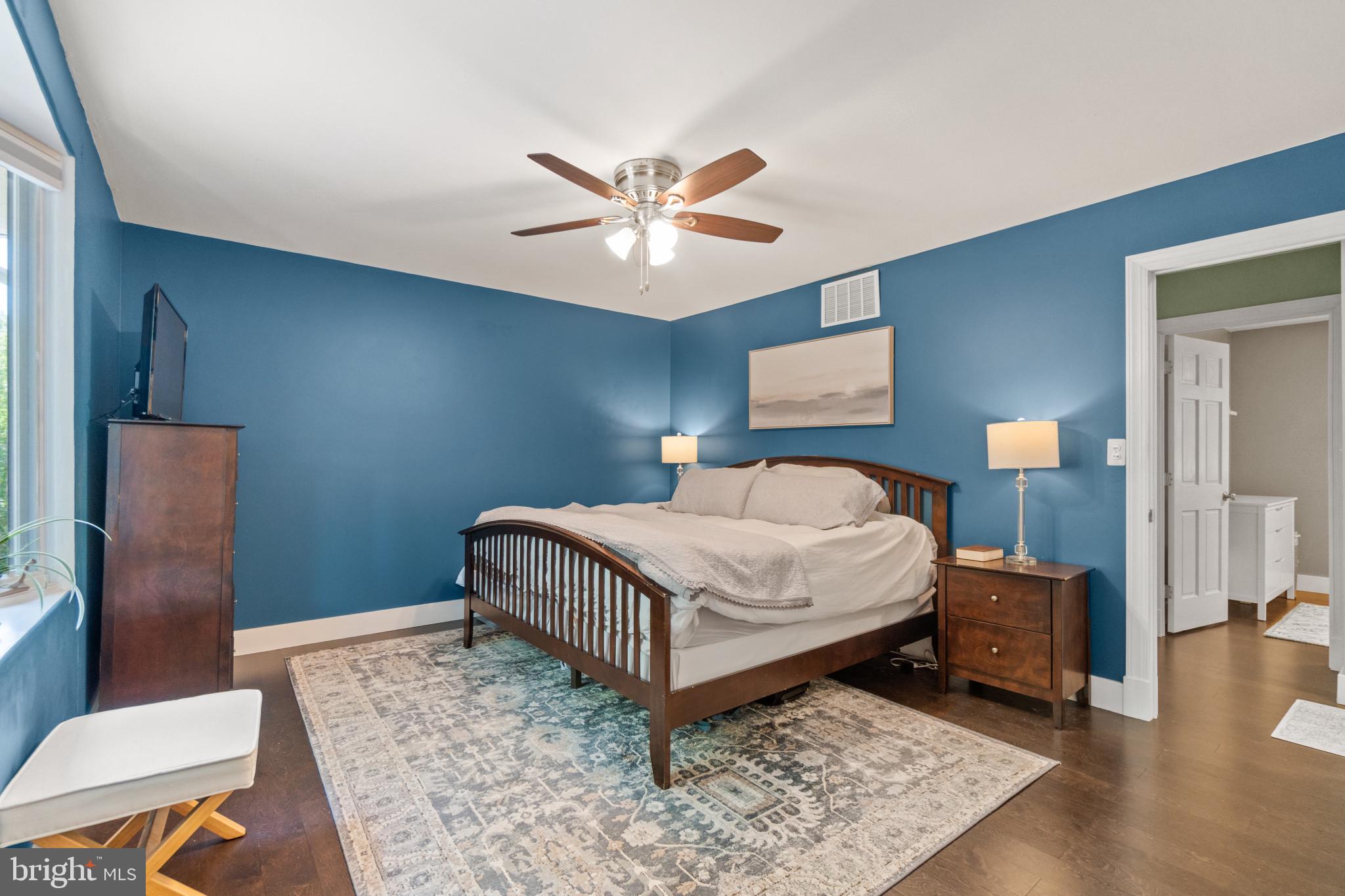 WALNUT LAKE - Residential