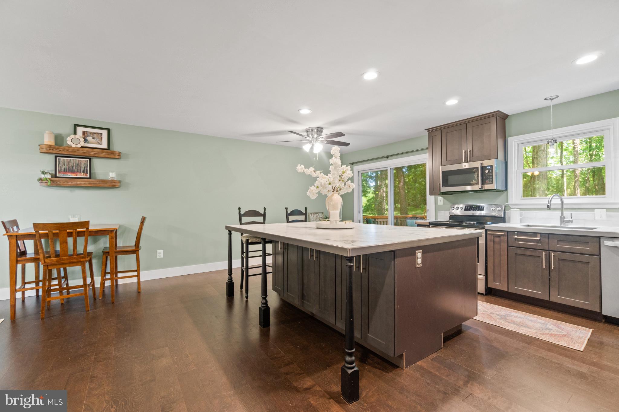 WALNUT LAKE - Residential