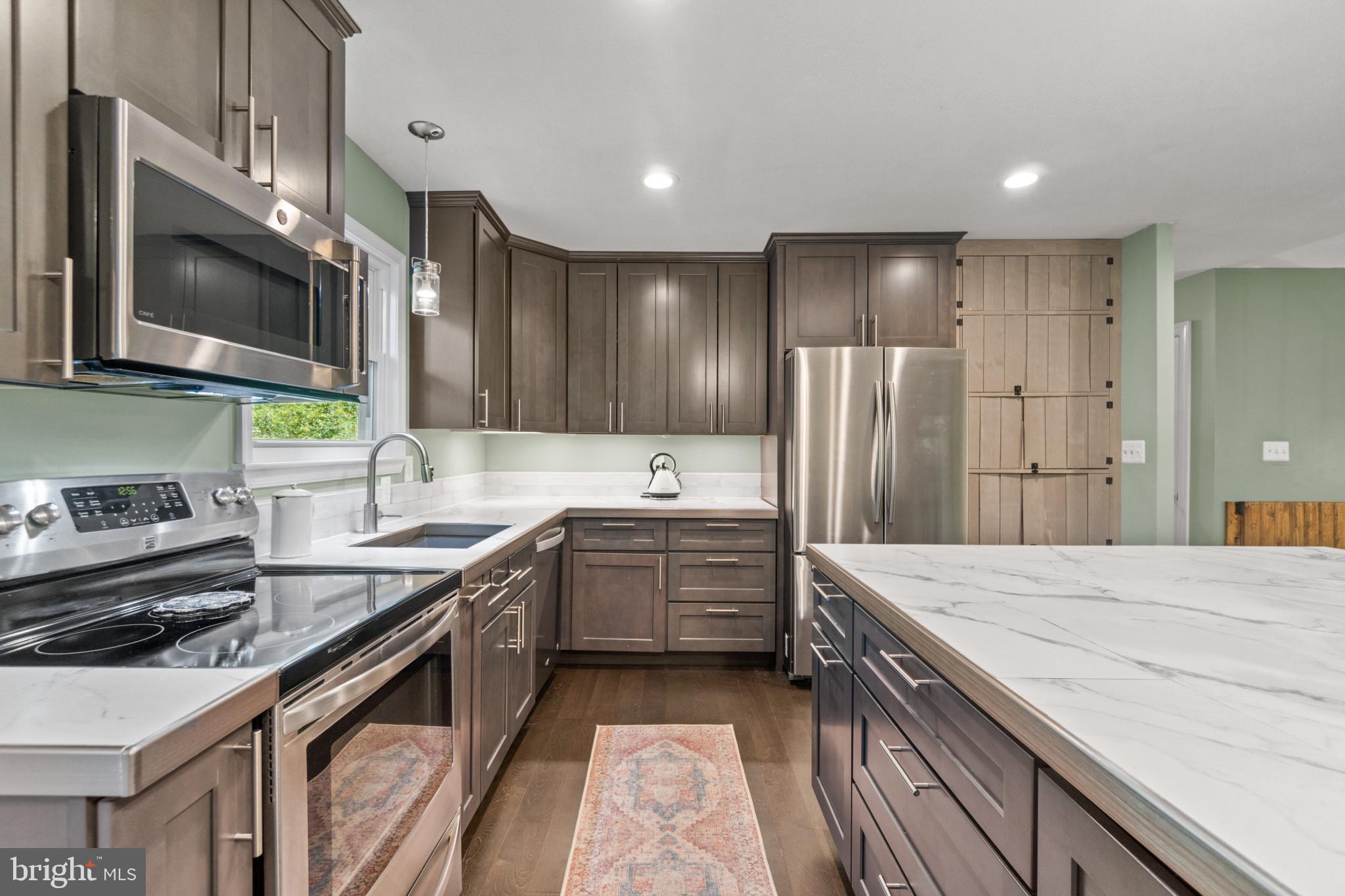 WALNUT LAKE - Residential