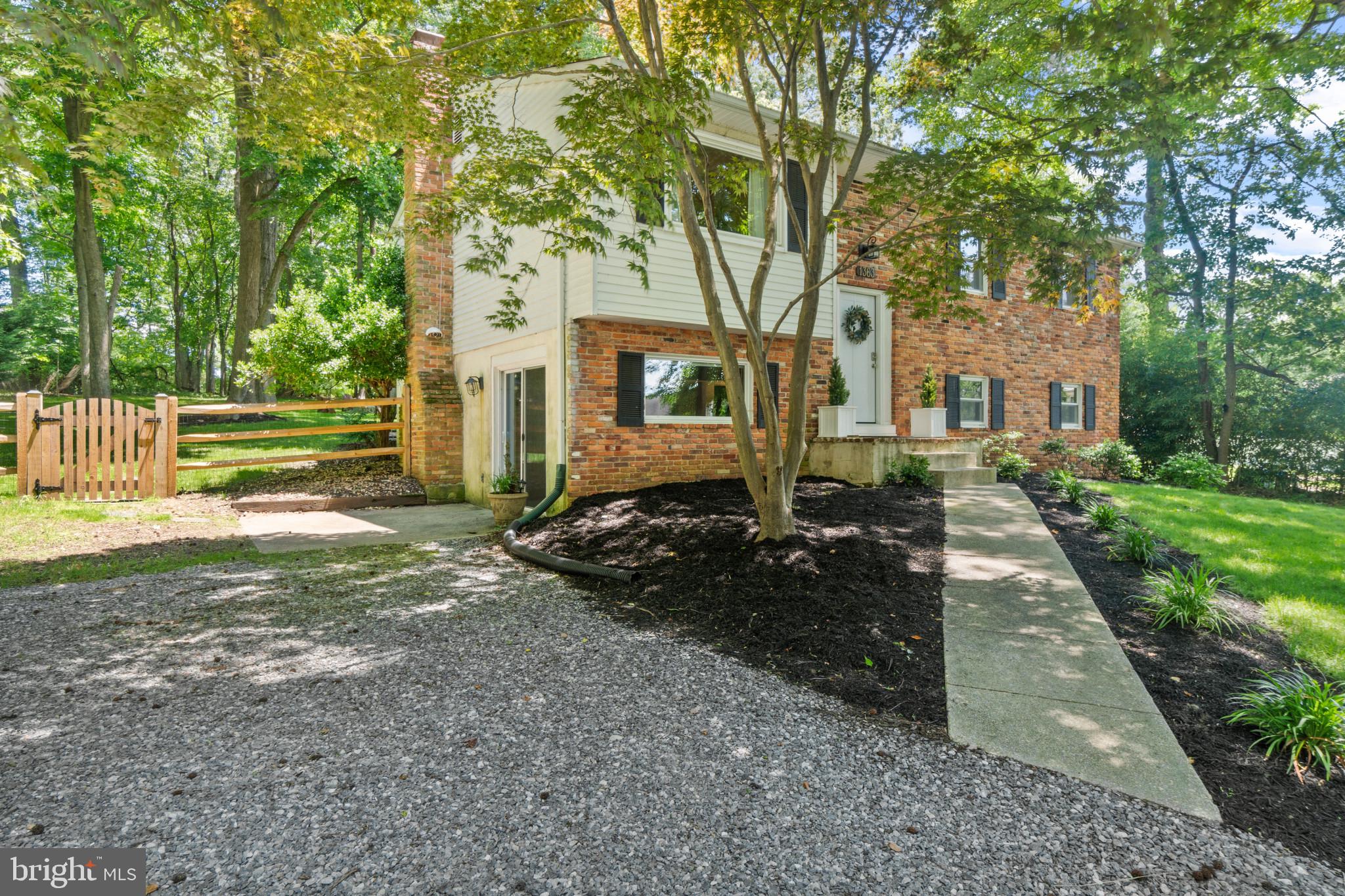 WALNUT LAKE - Residential