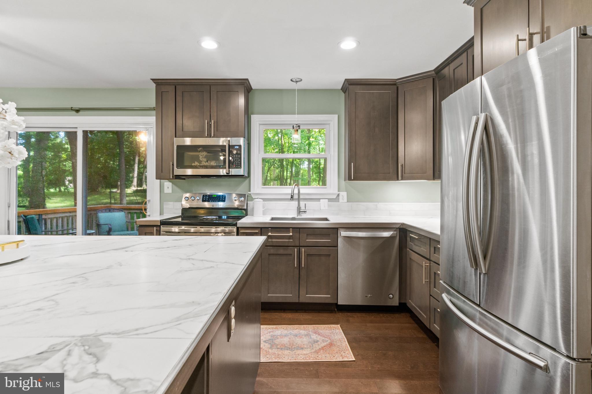 WALNUT LAKE - Residential