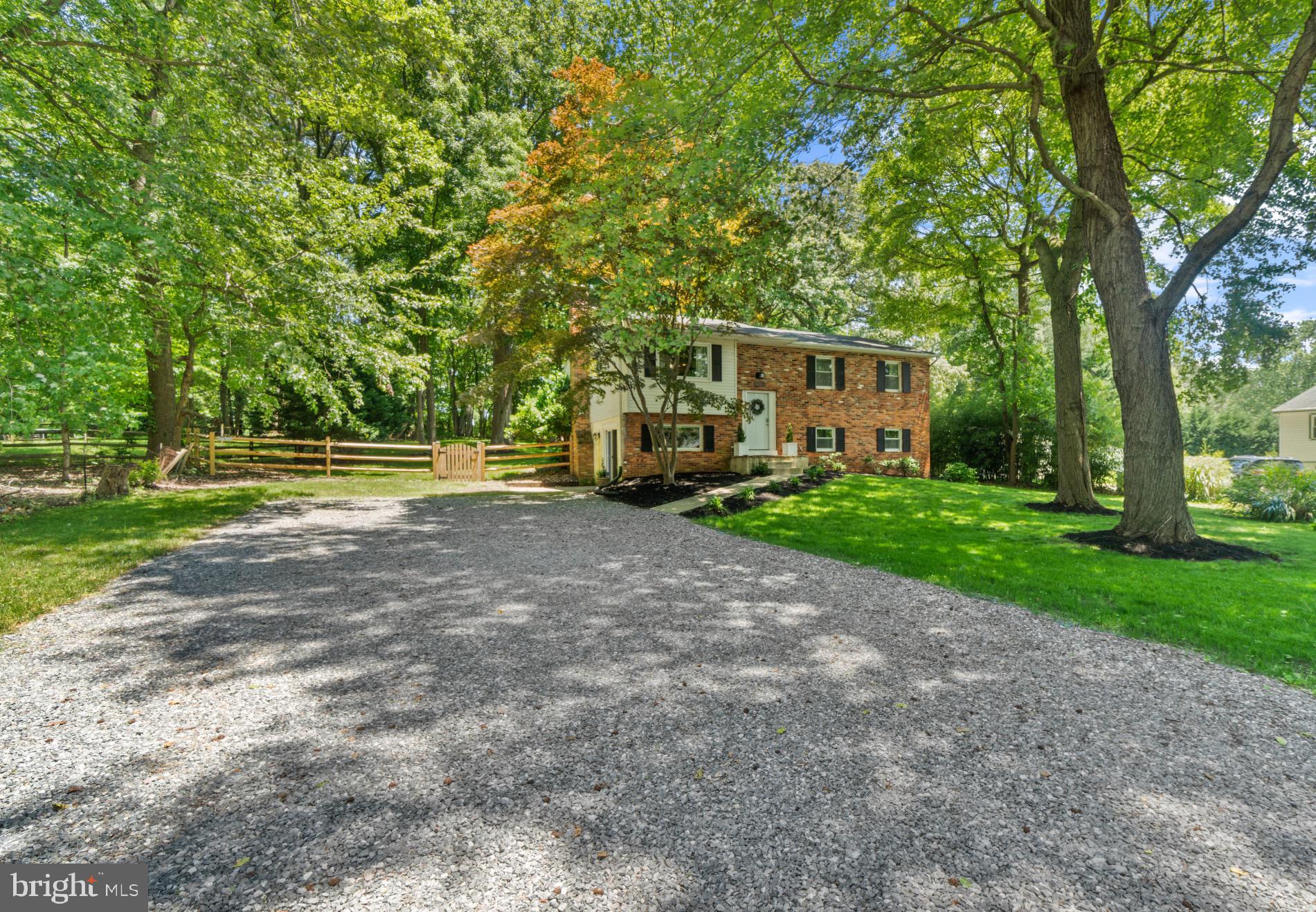 WALNUT LAKE - Residential