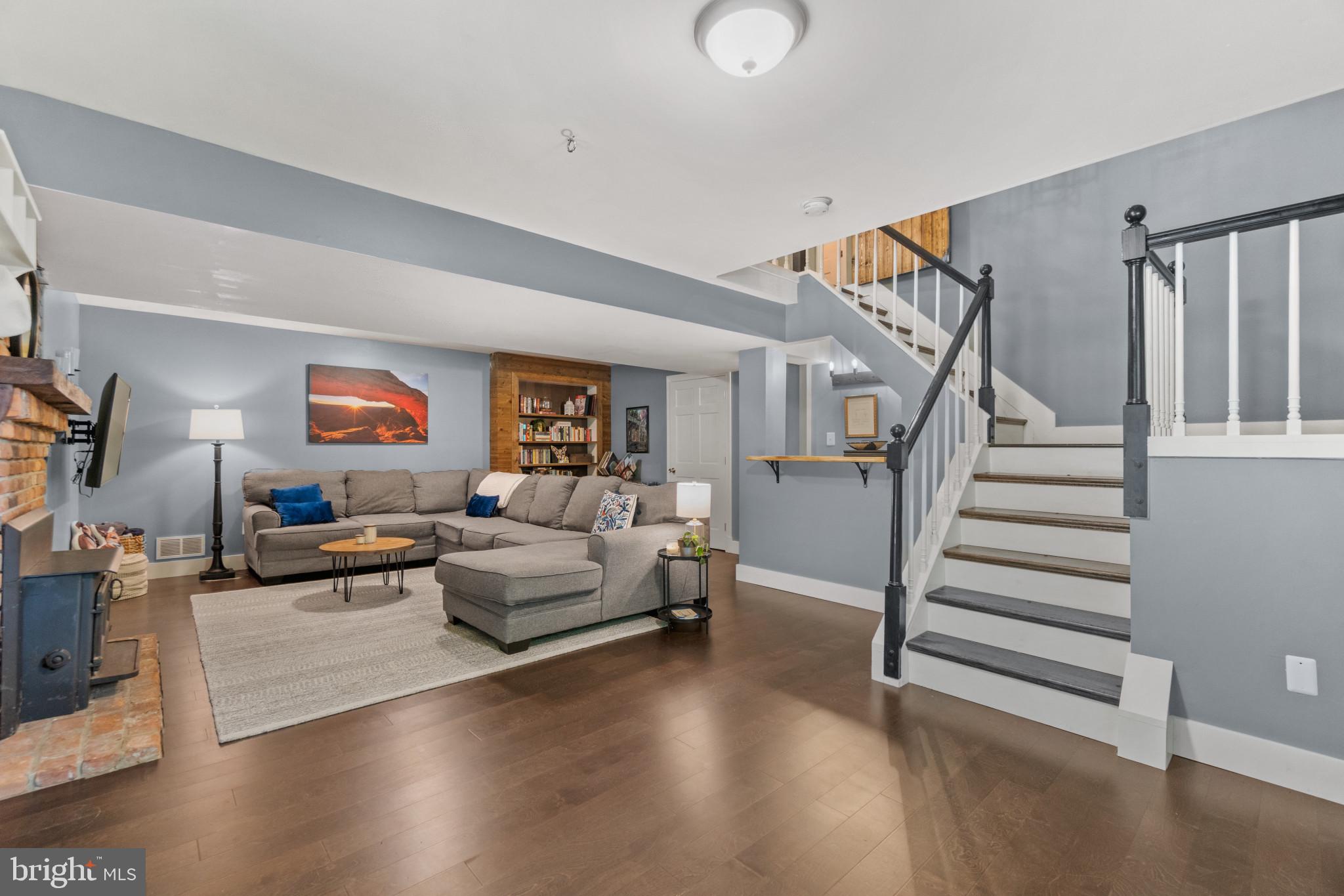 WALNUT LAKE - Residential