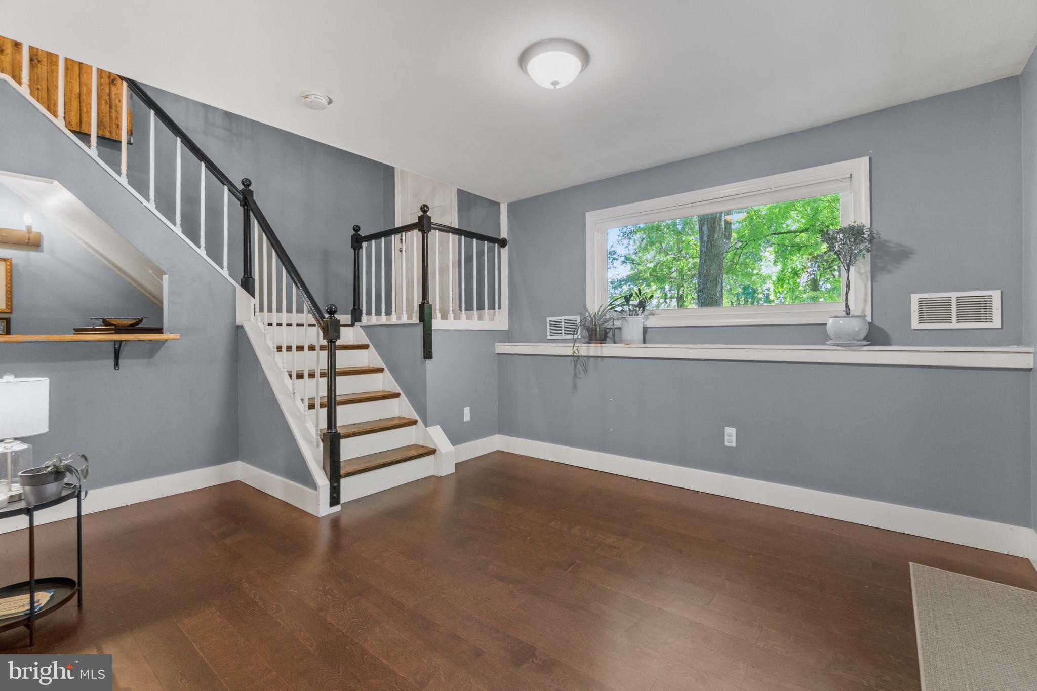 WALNUT LAKE - Residential